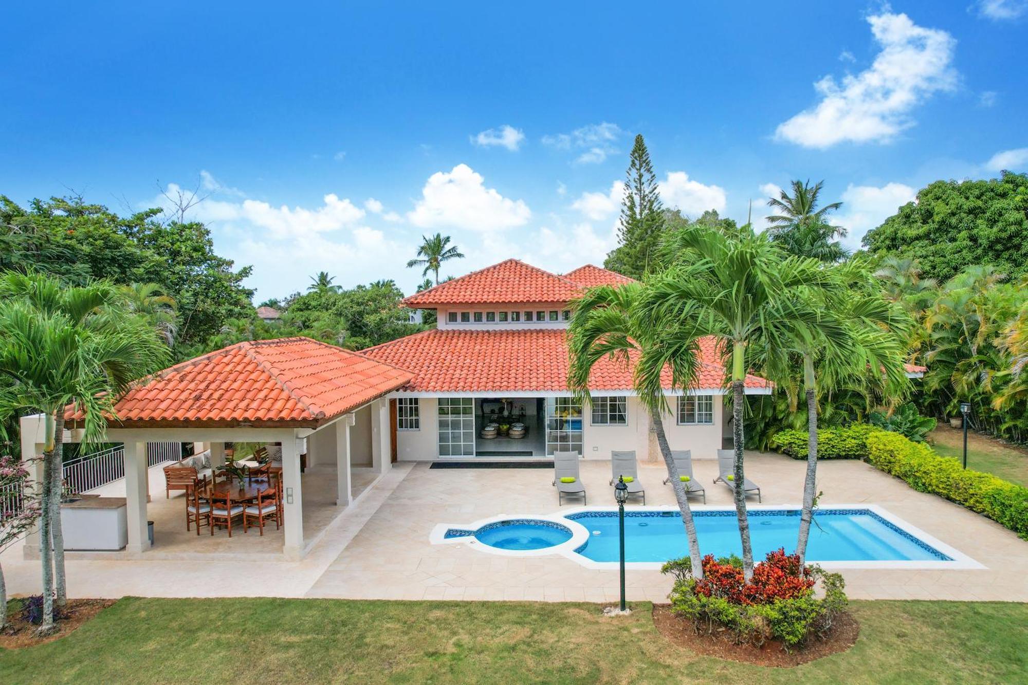Villa Amazing In With Included In Price Maid And Waiter *