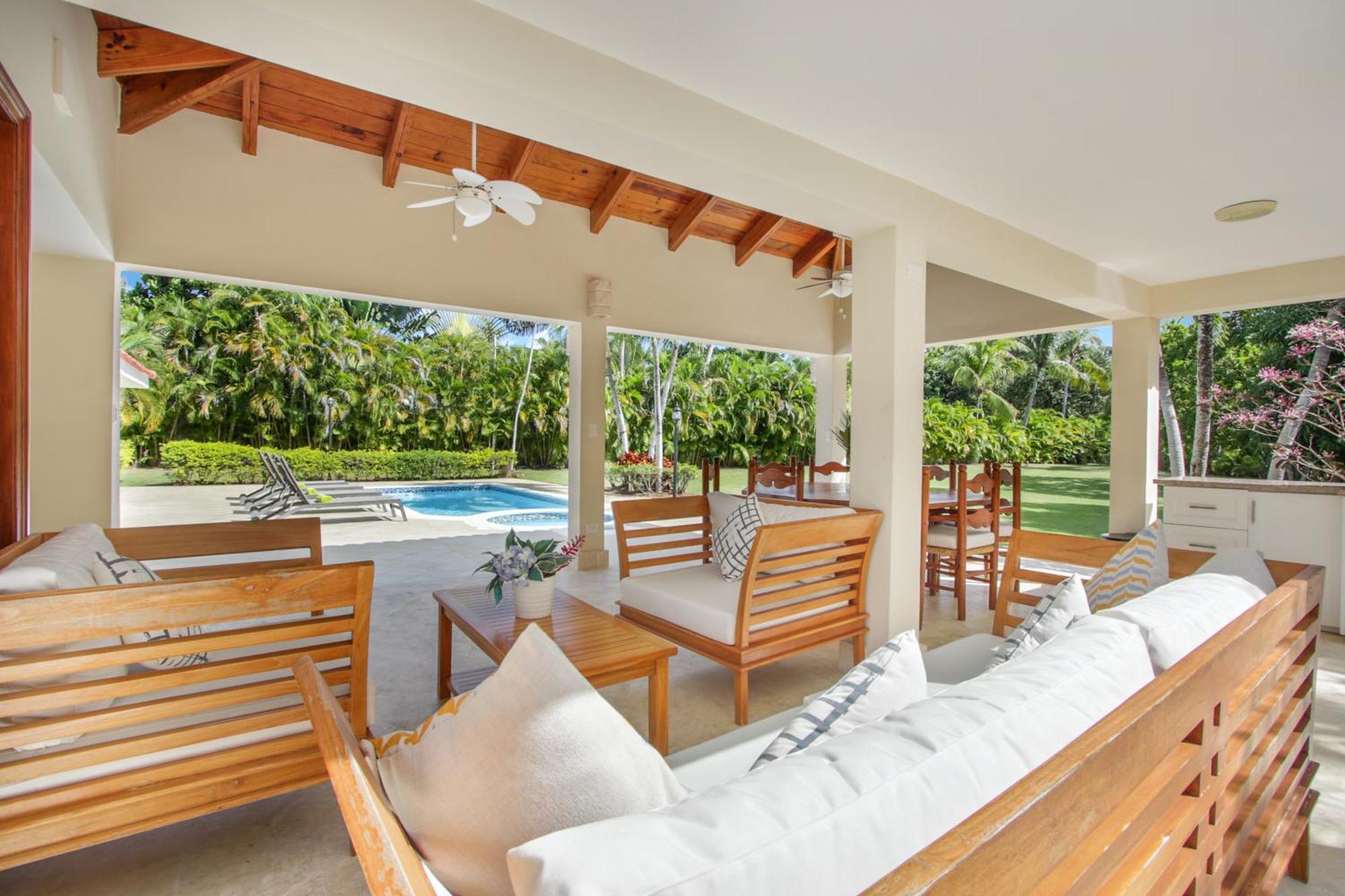 Amazing In With Included In Price Maid And Waiter Villa