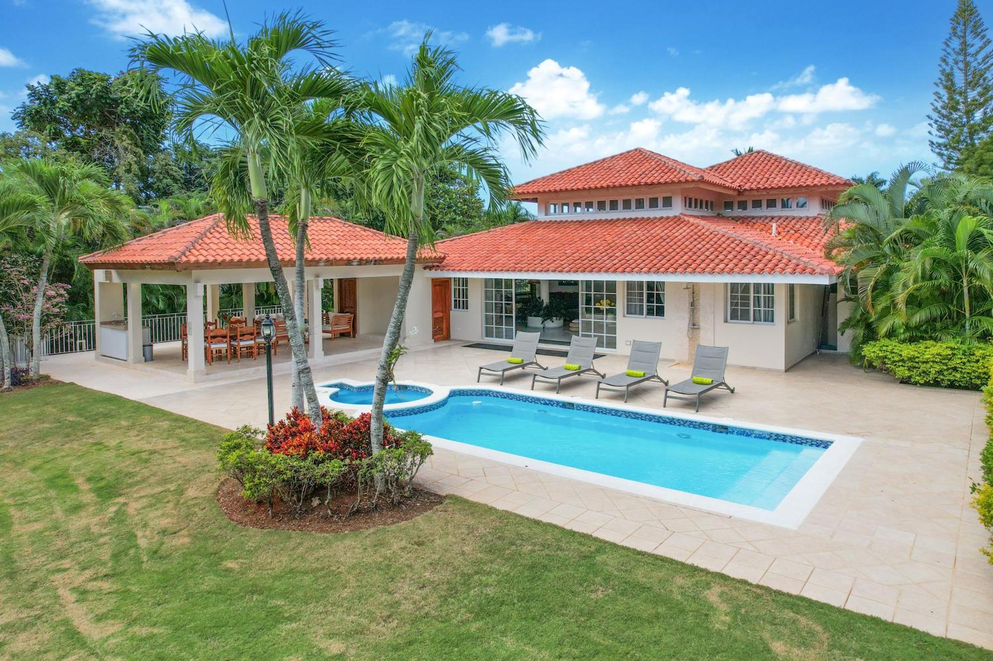 Amazing In With Included In Price Maid And Waiter Villa