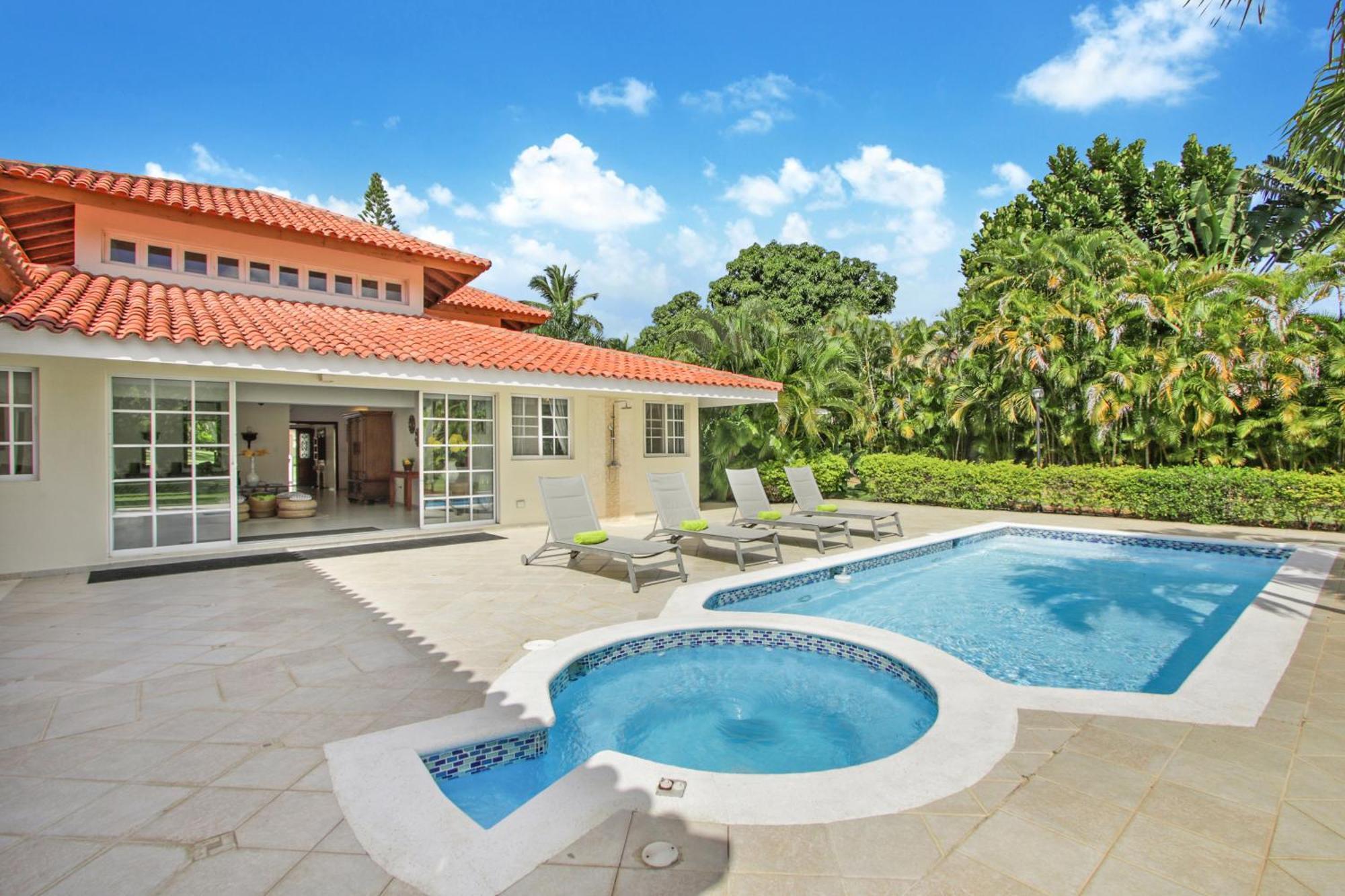 Amazing In With Included In Price Maid And Waiter Villa *