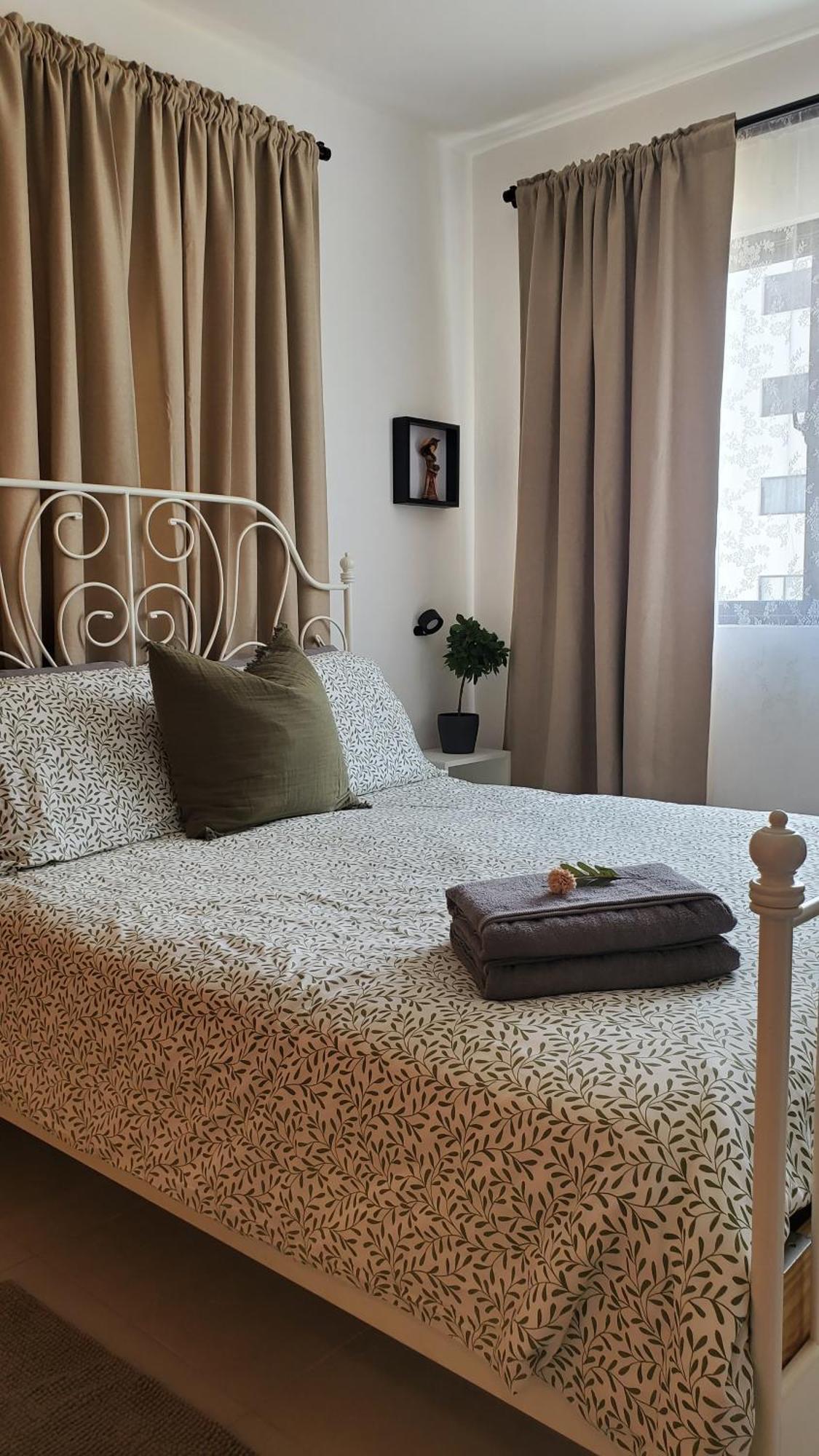 Apartment King Bed With Ac, Wifi And Gym, No Blackouts, Garden Towers I, Santiago Rd *