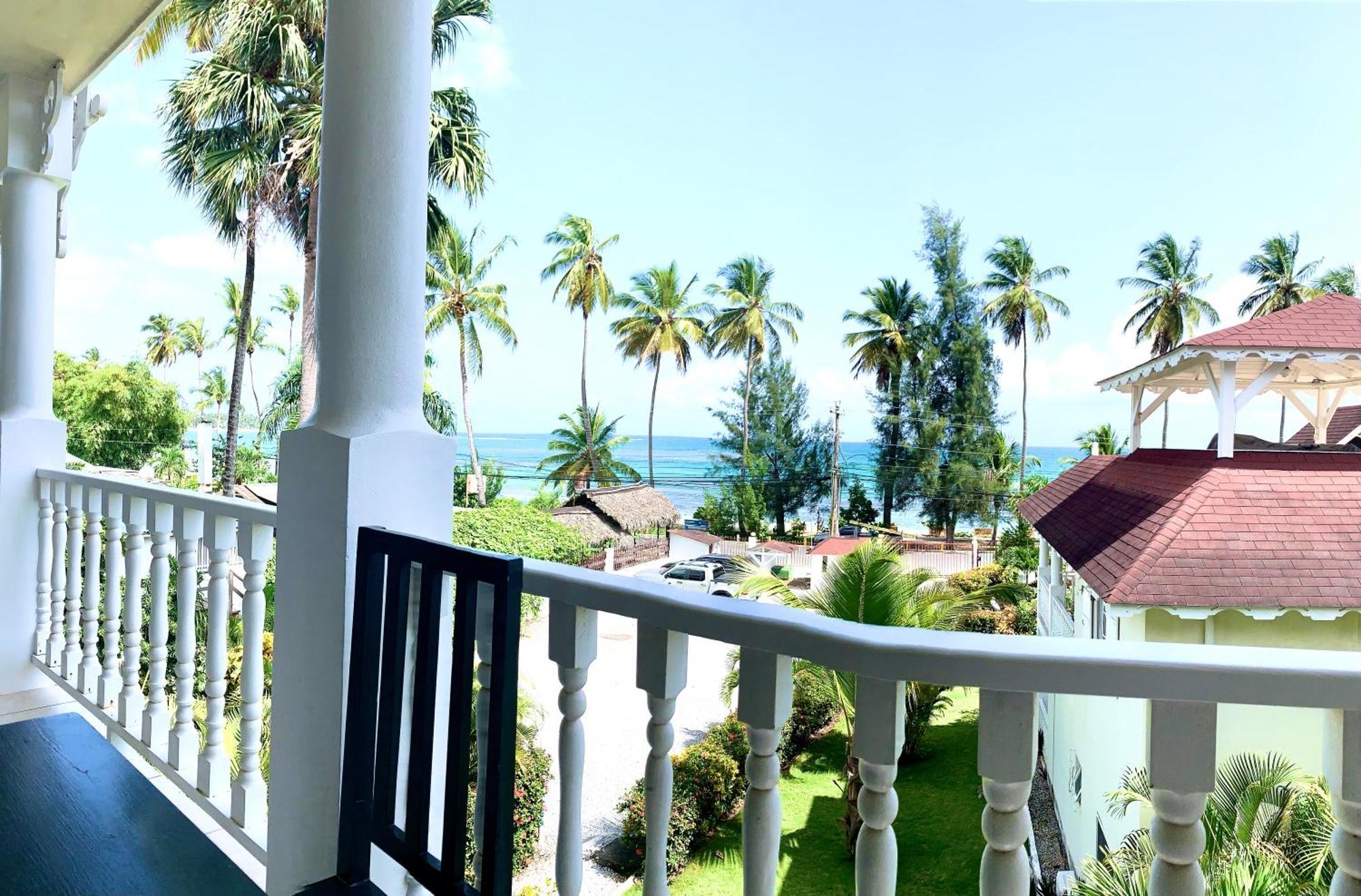 Beachfront Unit With Stunning Sunsets And Starlink Internet ! Holiday home Las Terrenas