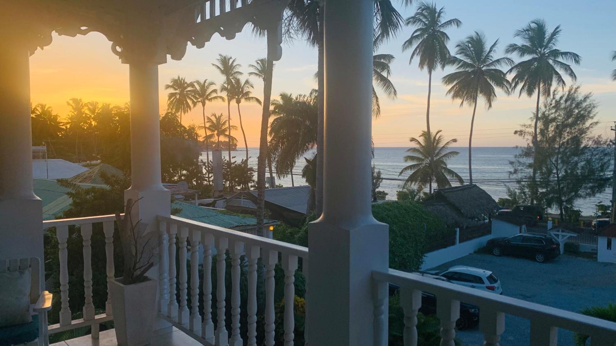 Beachfront Unit With Stunning Sunsets And Starlink Internet ! Holiday home Las Terrenas