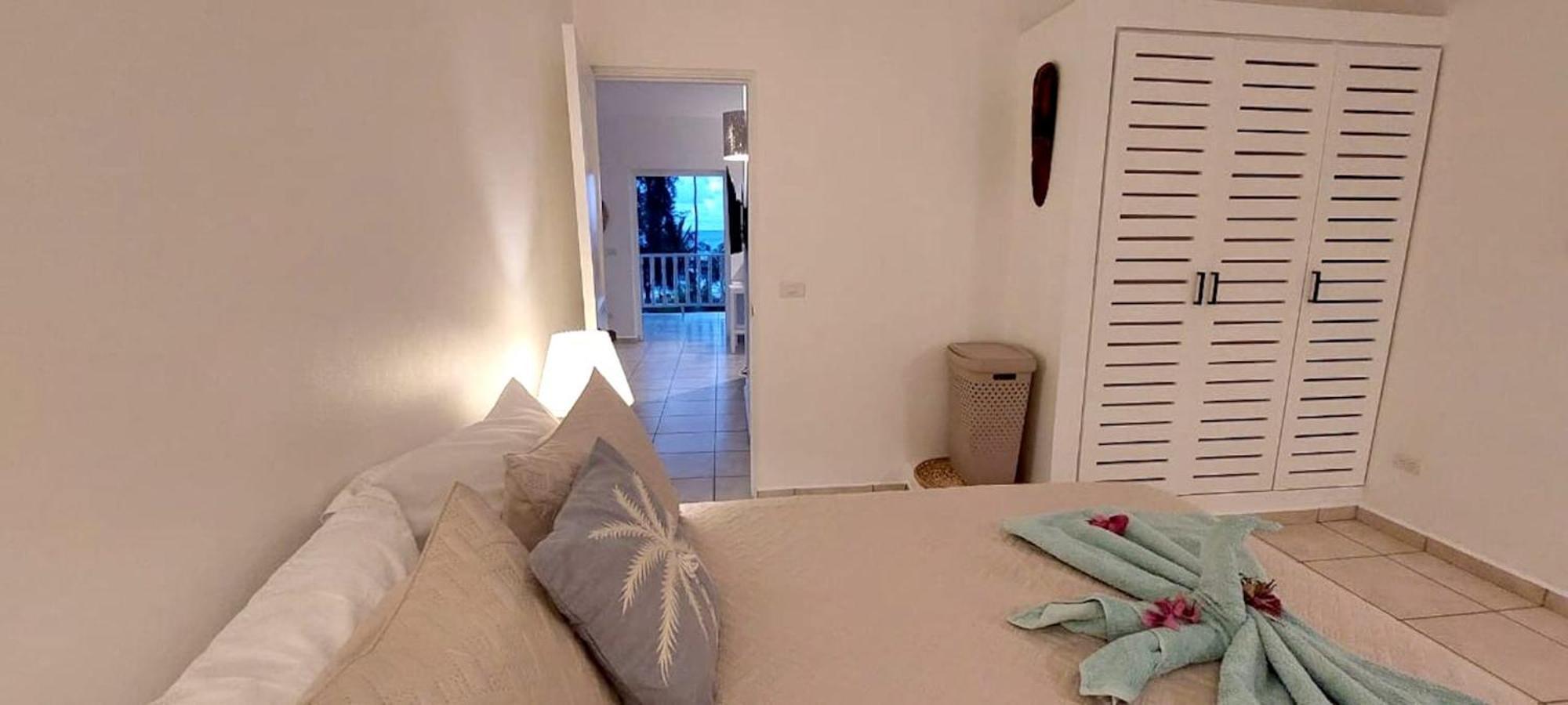 Beachfront Unit With Stunning Sunsets And Starlink Internet ! Holiday home *