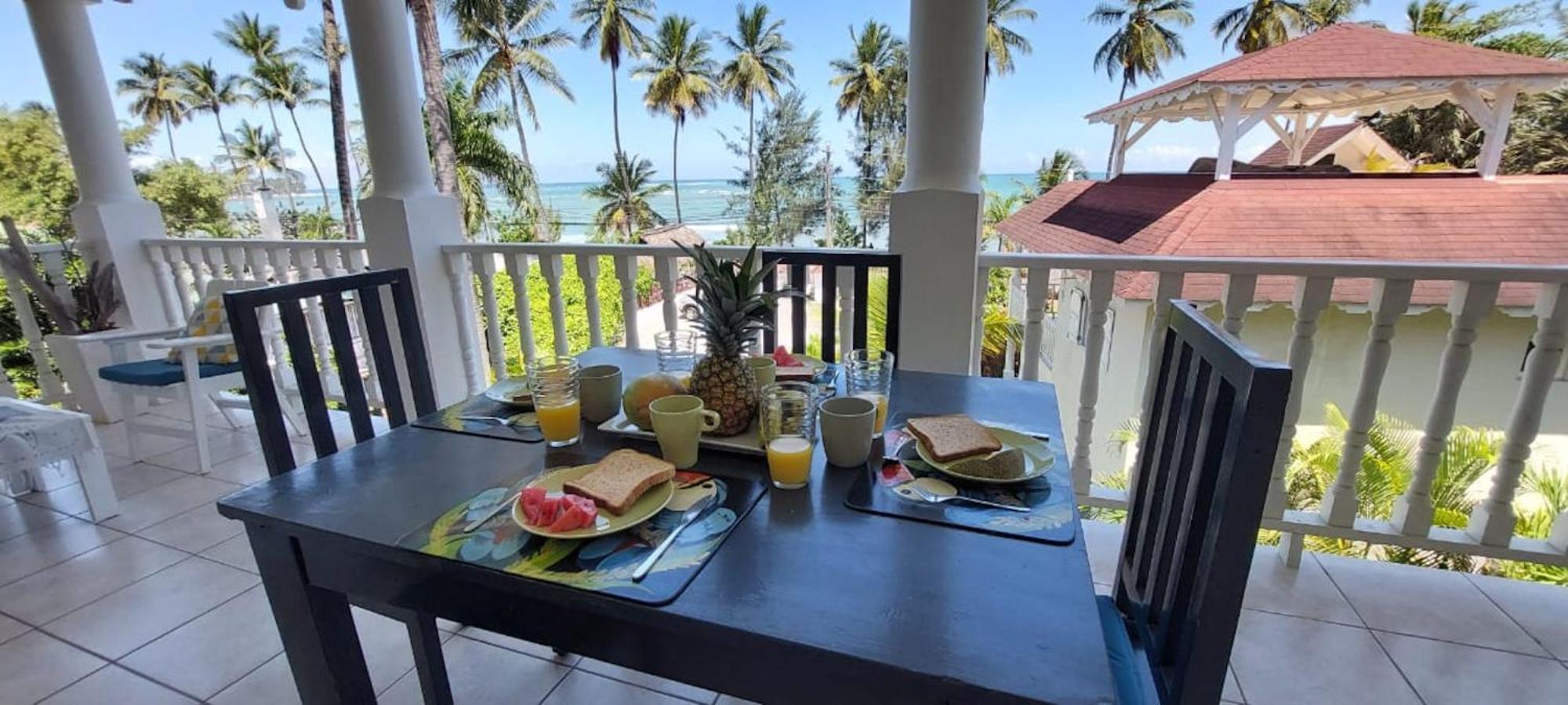 Beachfront Unit With Stunning Sunsets And Starlink Internet ! Holiday home *