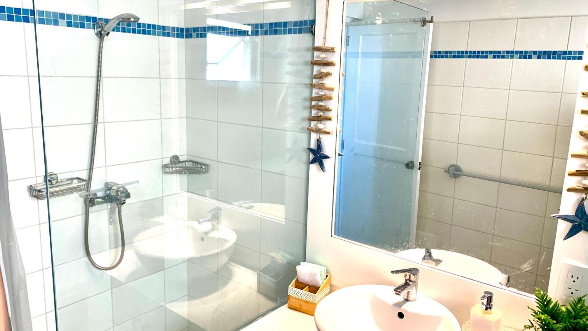 Beachfront Unit With Stunning Sunsets And Starlink Internet ! *