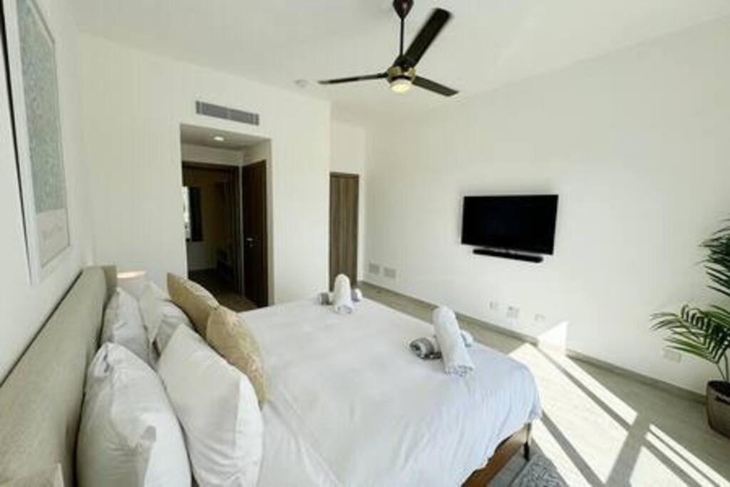 Brand New And Golf In Apartment *