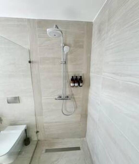 Brand New And Golf In Apartment