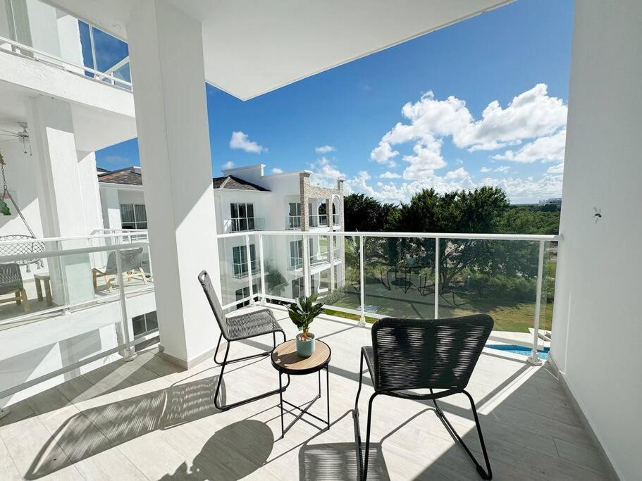 Brand New And Golf In Apartment *