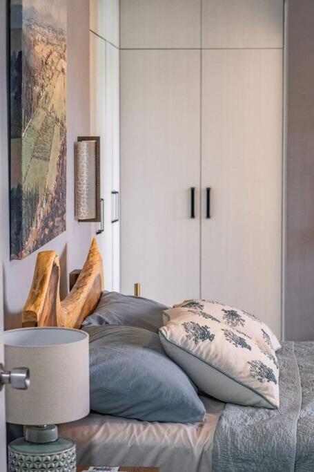 Renovated At The Close To Everything Apartment