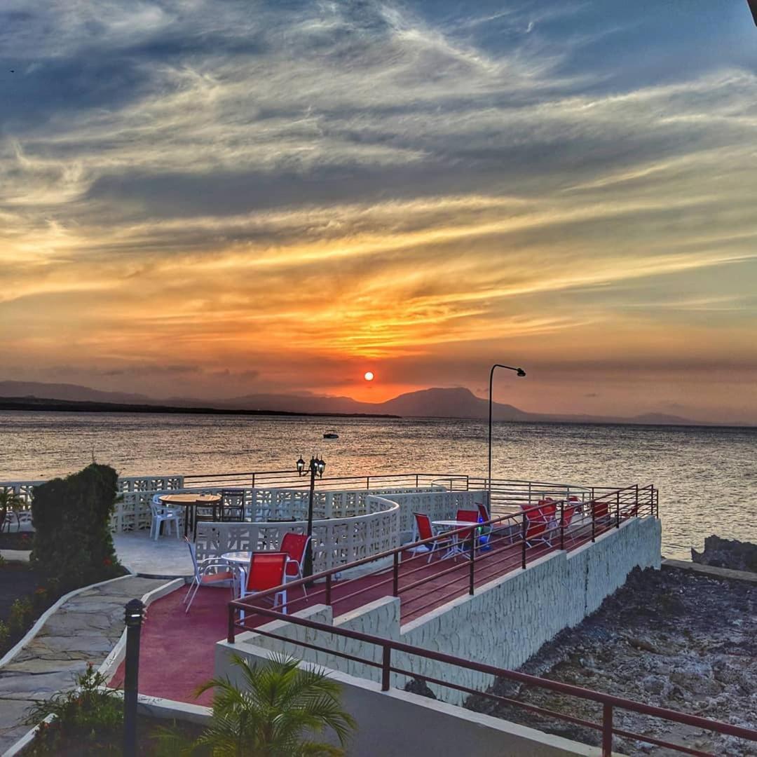Hotel By The Sea 3*