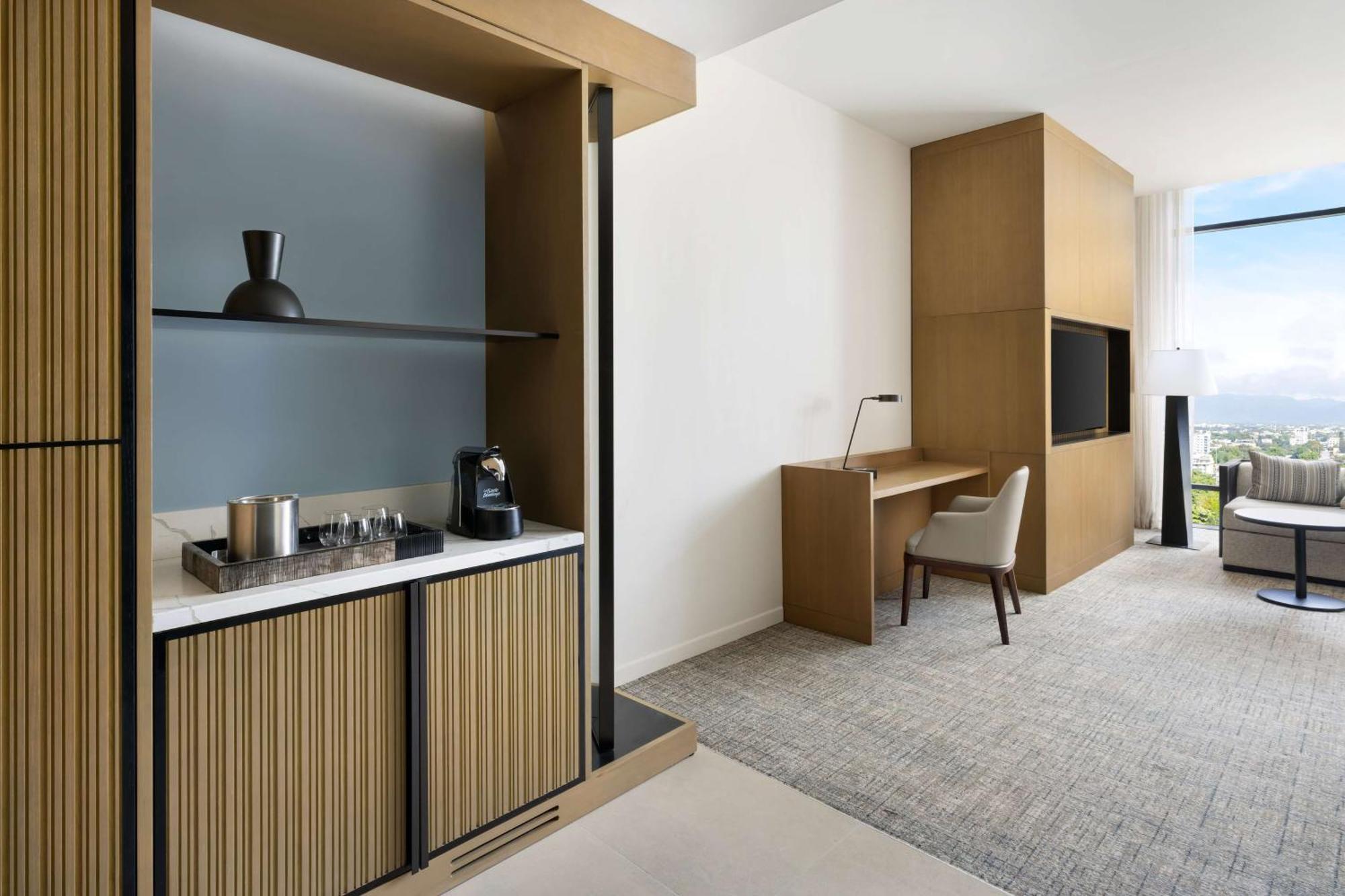 Hotel Santiago, Curio Collection By Hilton