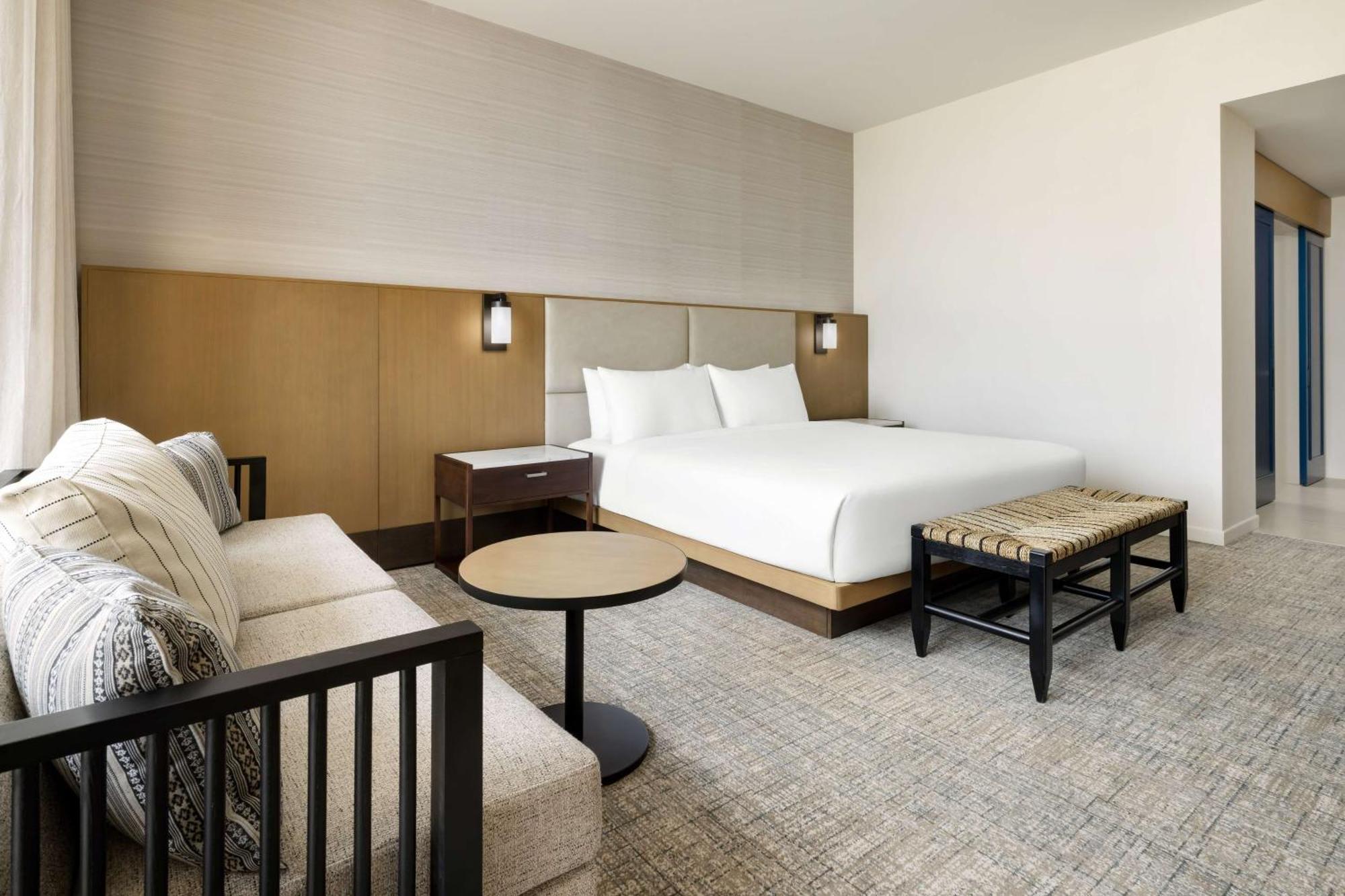 Santiago, Curio Collection By Hilton 4*