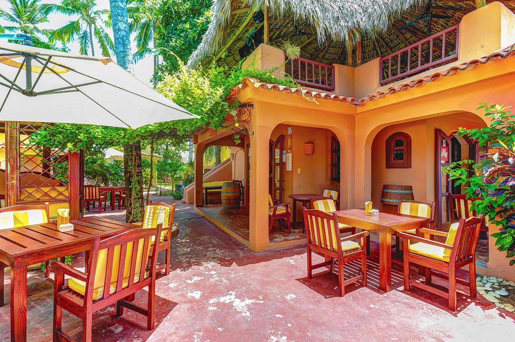 Tropicana Deluxe Playa Los Corales