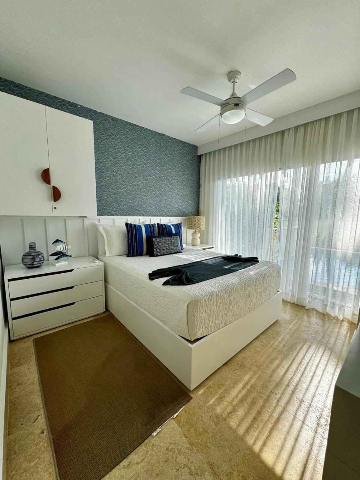 Pop Sol Plata Lux Golf Check Us Out Apartment