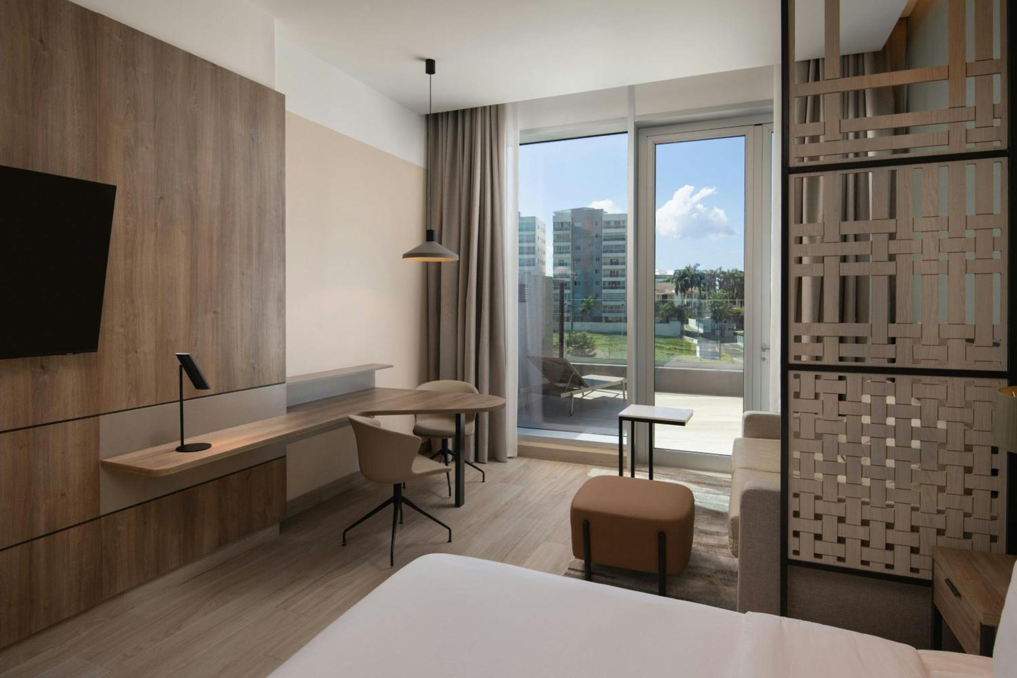 Hotel By Marriott Santiago De Caballeros