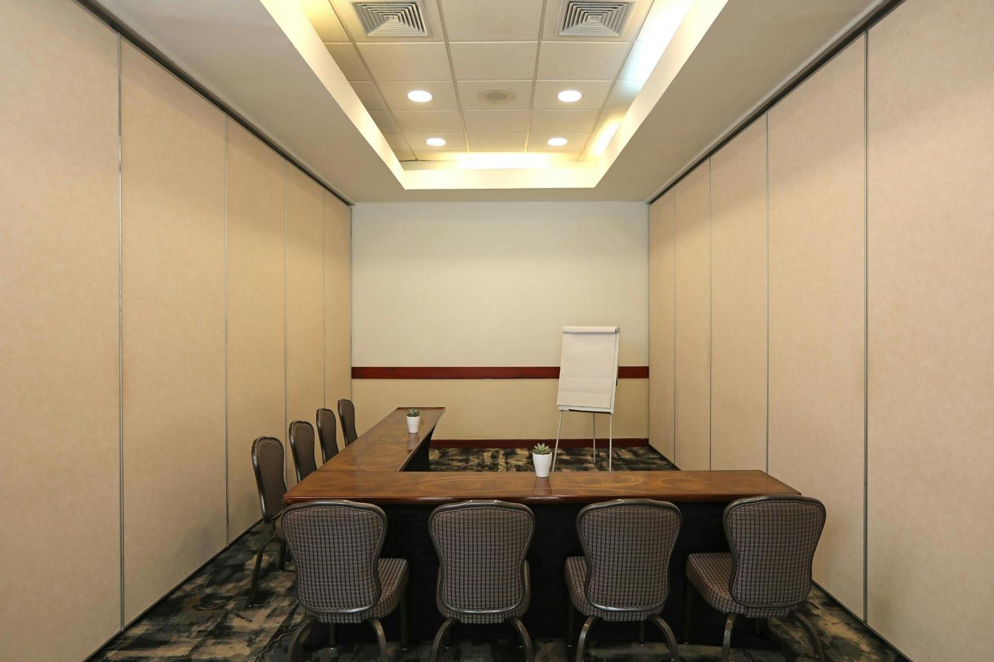 Four Points By Sheraton Hotel 4*