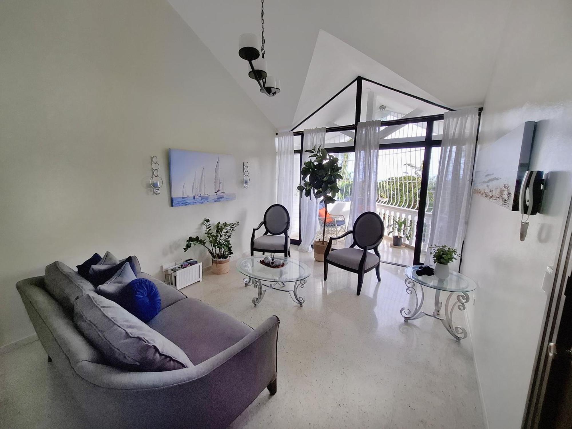 Paramount Views Apartment