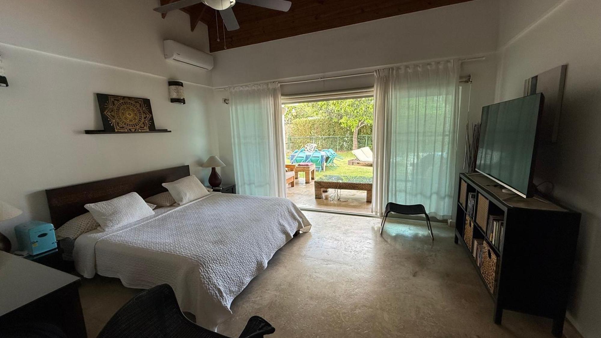 Centrally Exterior Accessible & Pet Friendly Villa *
