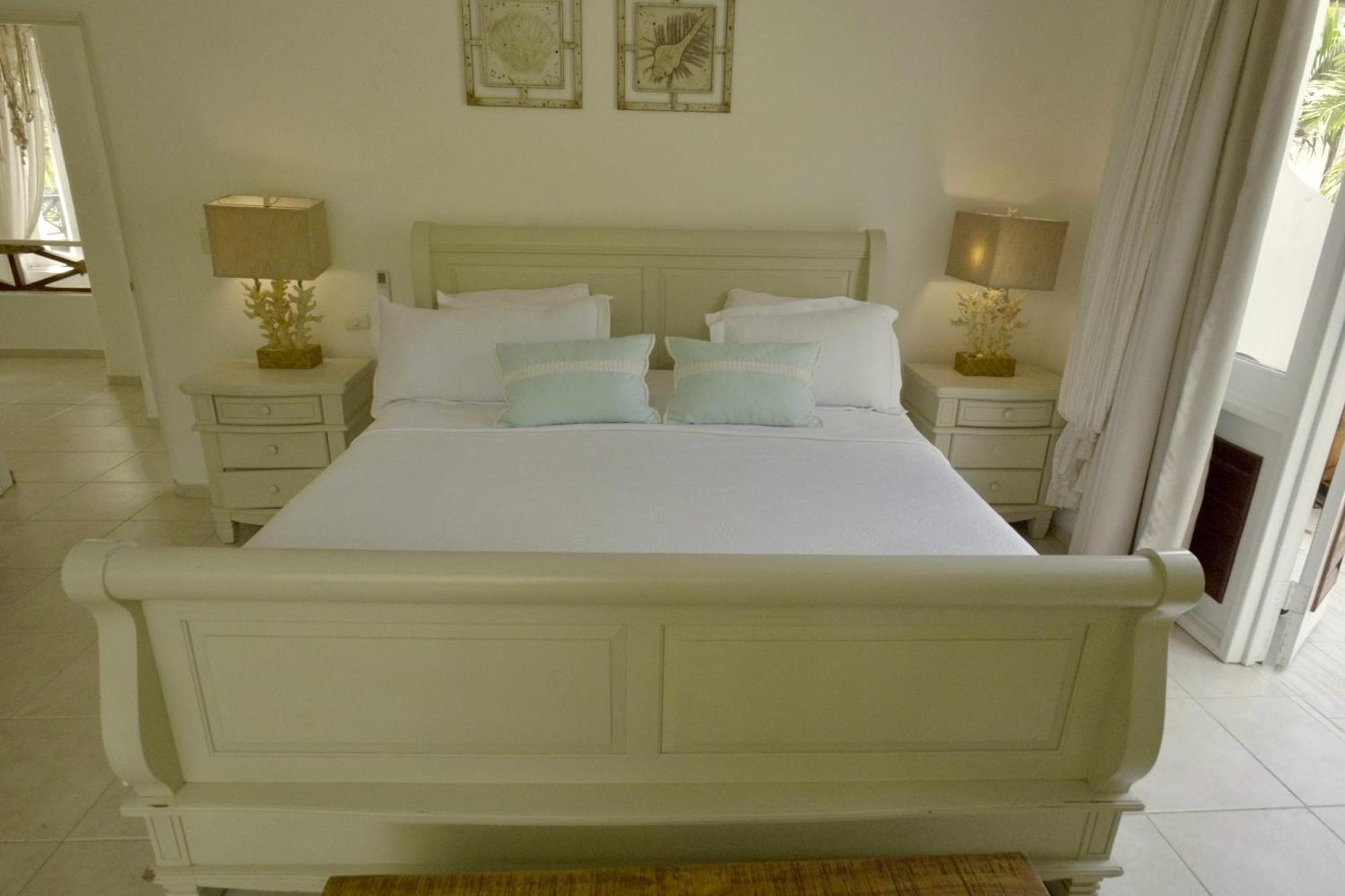 Maranata Complex 5 3brd Frontbeach Villa