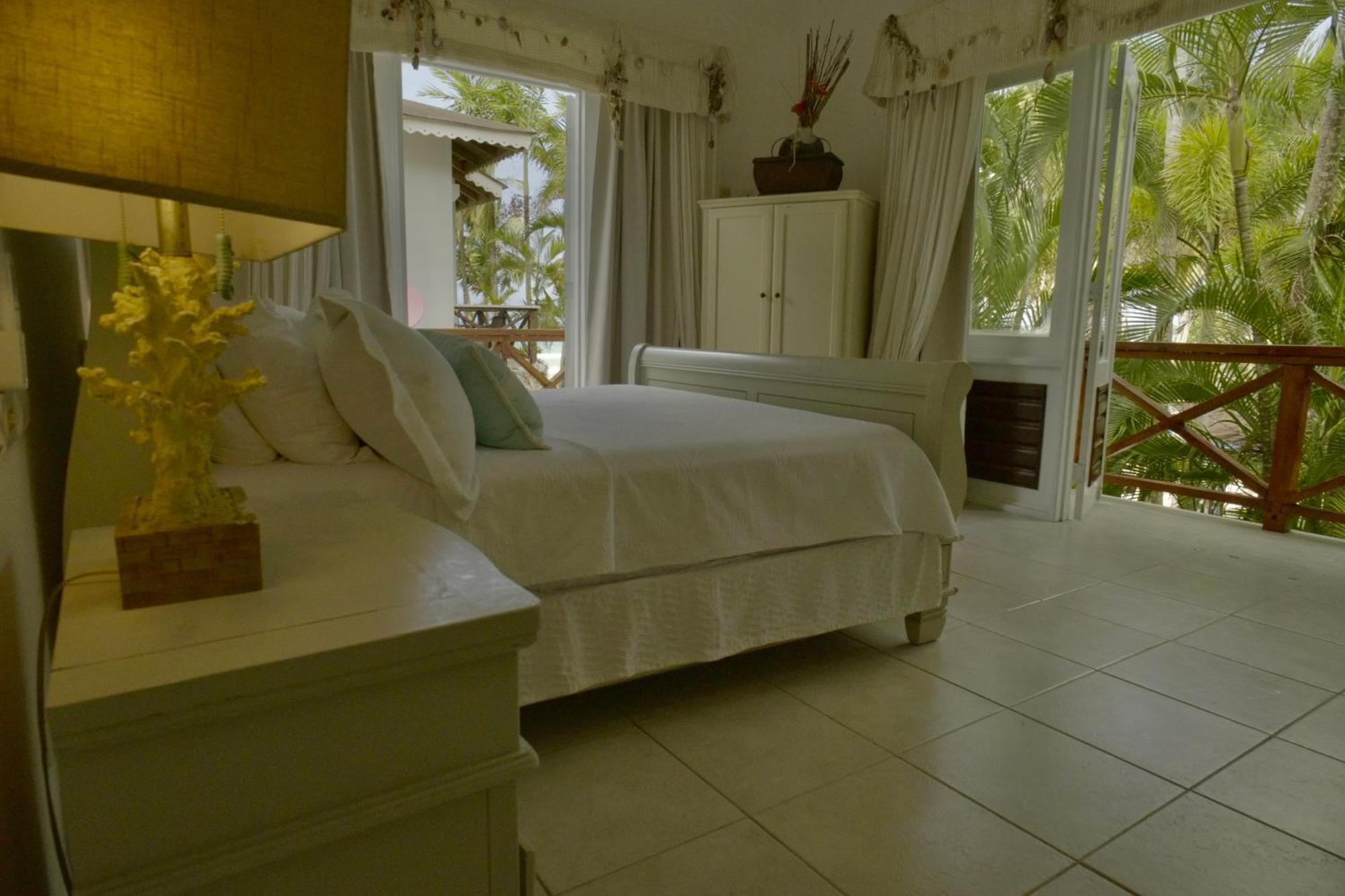 Villa Maranata Complex 5 3brd Frontbeach