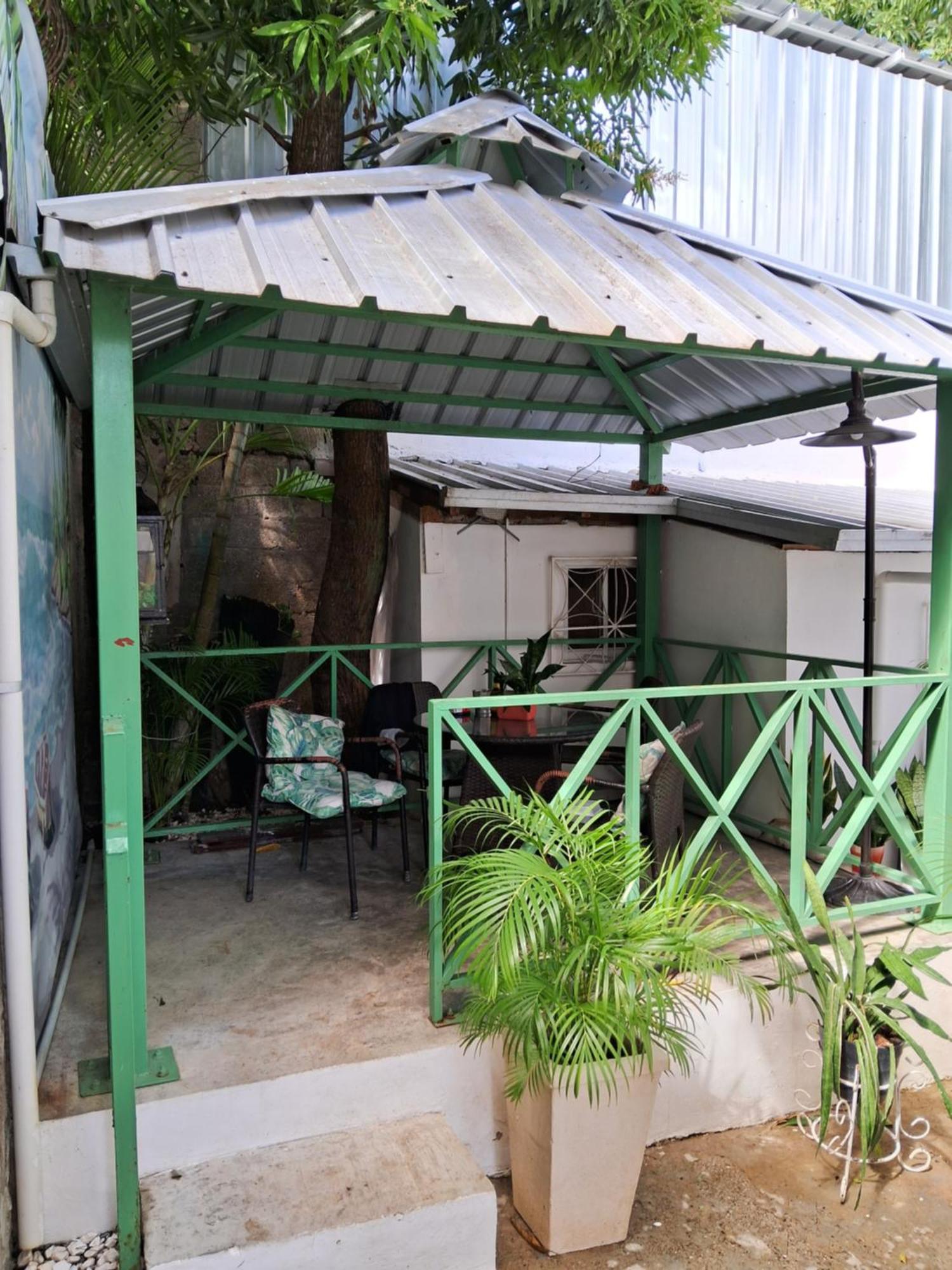 Bed & Breakfast Cozy Studios-private Entrance- Hs Internet-ac-hot Water-backup Generator-near The