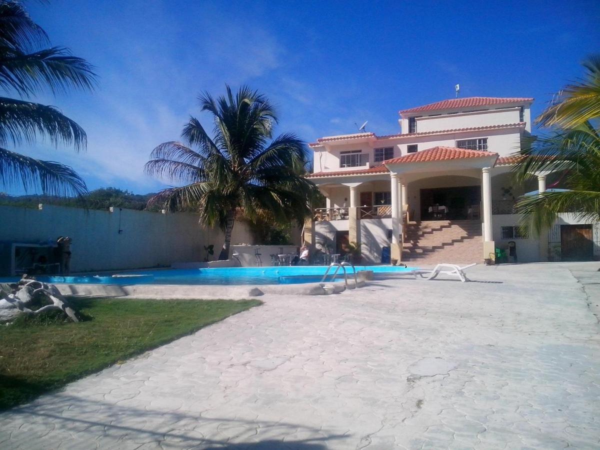 La Saladilla Beach Club Barahona