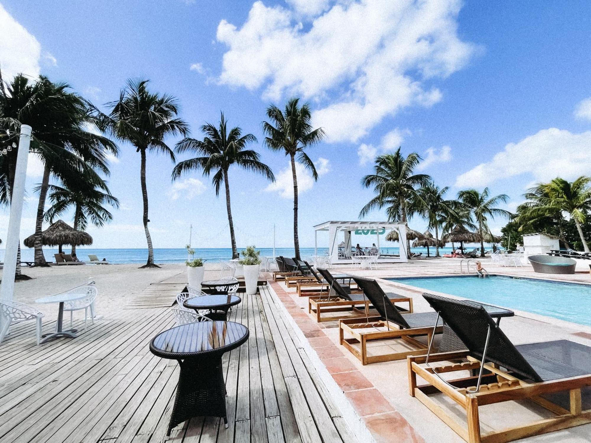 2br Beachfront W View 71 *