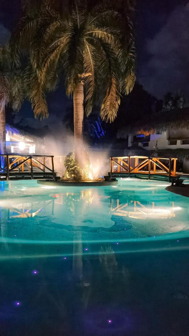 Palmeras Con Piscina En Galeras