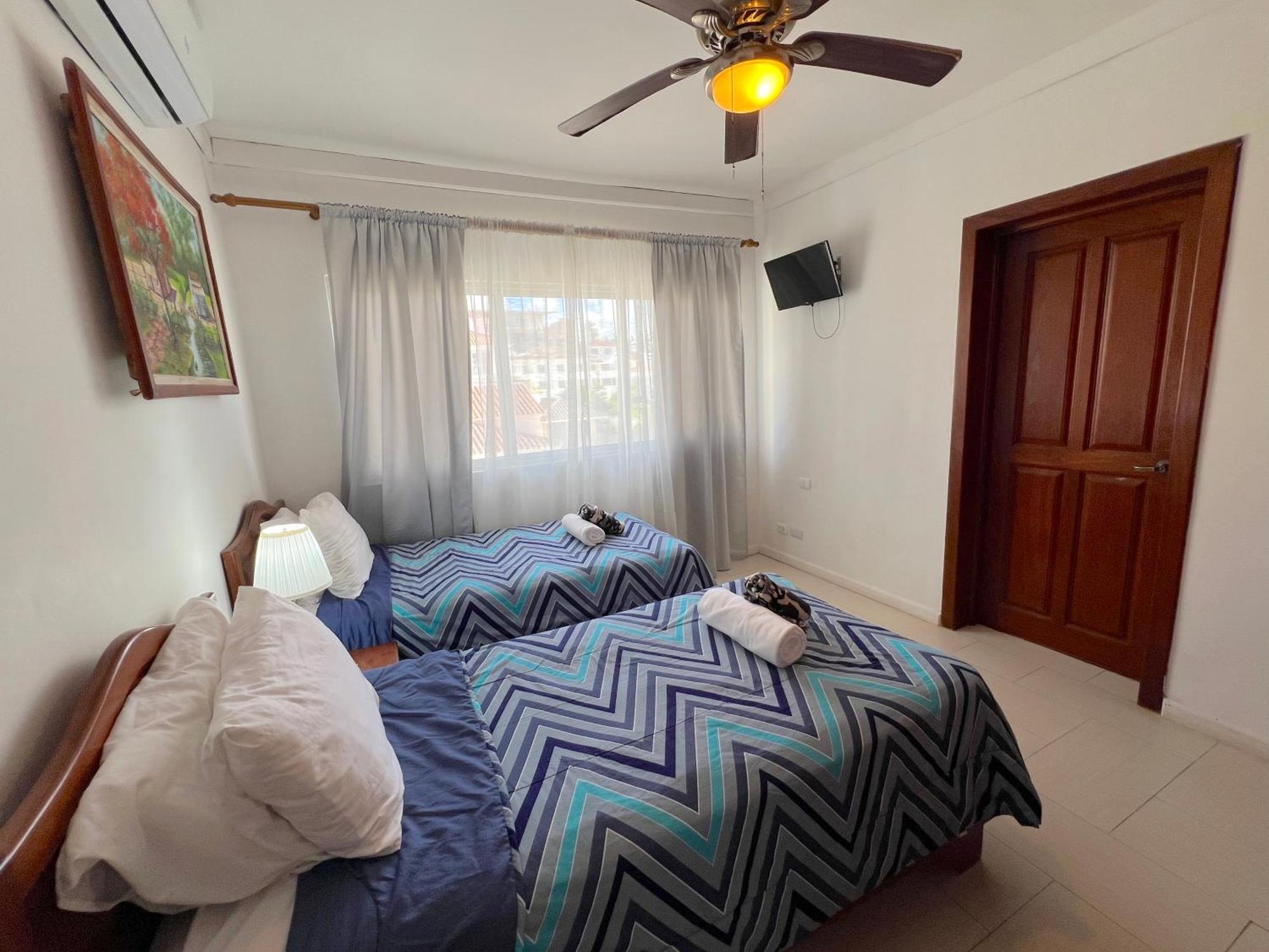 Sunny And - Corales - Great Location With Many Restaurants
