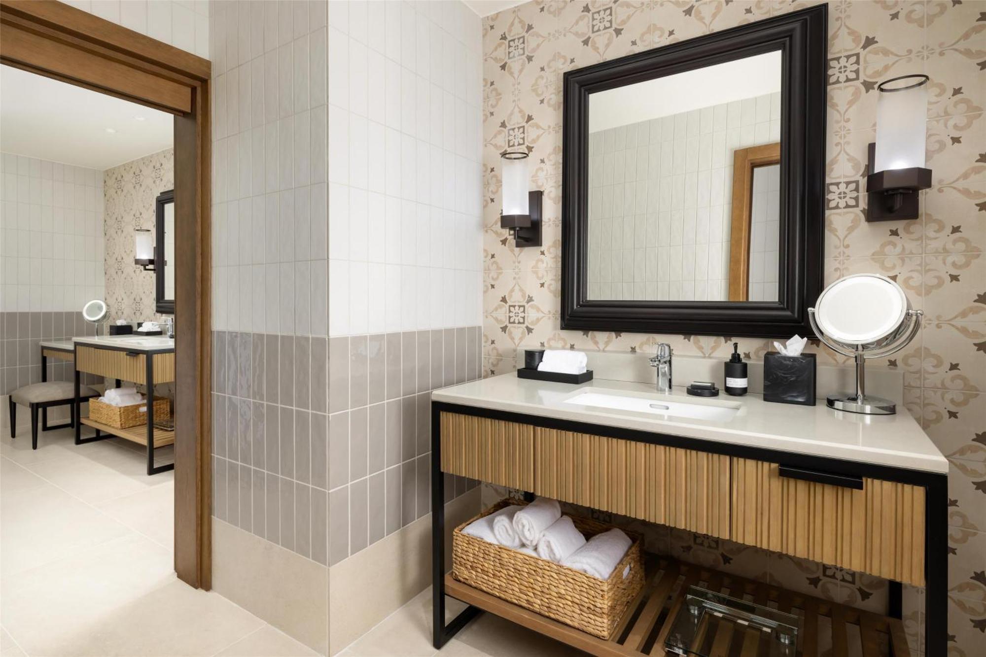 Hotel Santiago, Curio Collection By Hilton 4*