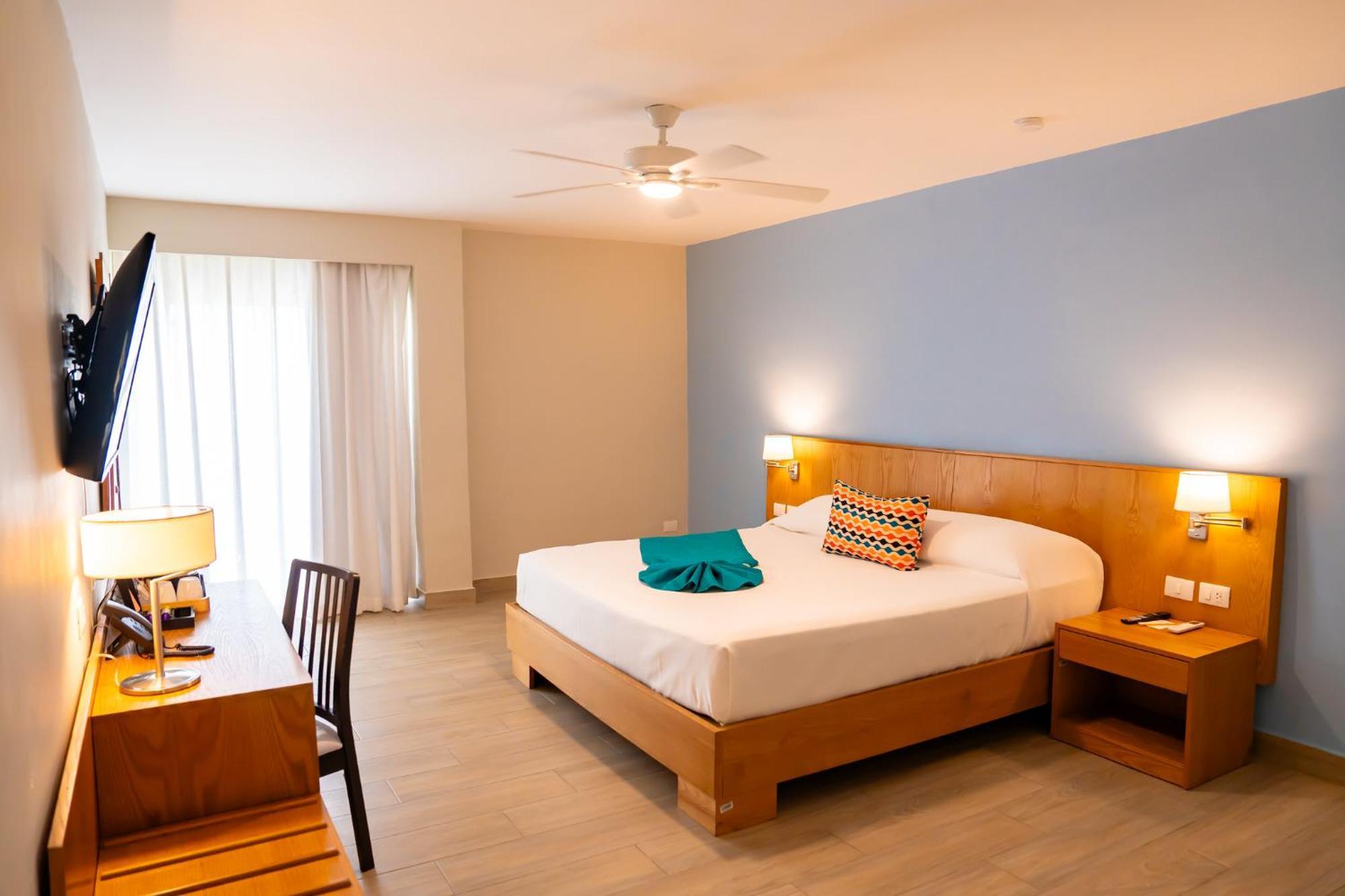 Coral Costa Caribe Resort 4*