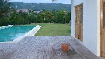 Beachfront Luxury Villa *