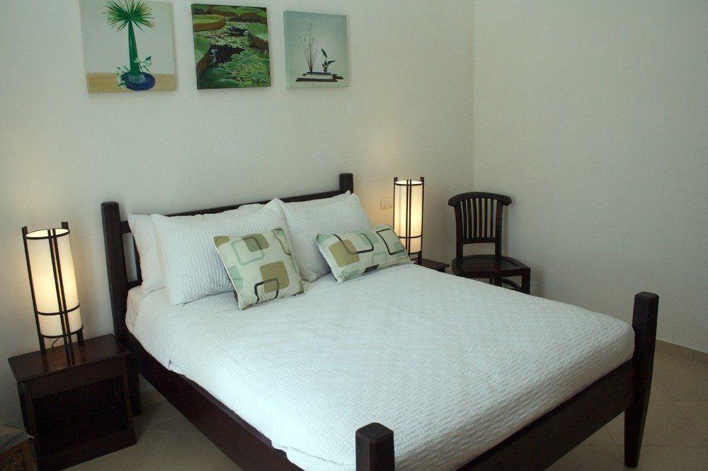 Beach Hotel *