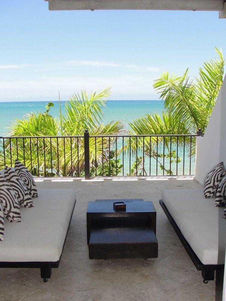 Beach Hotel *