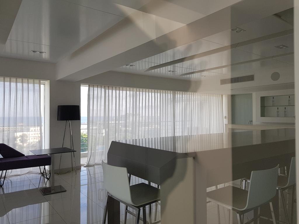Lincoln Apartment