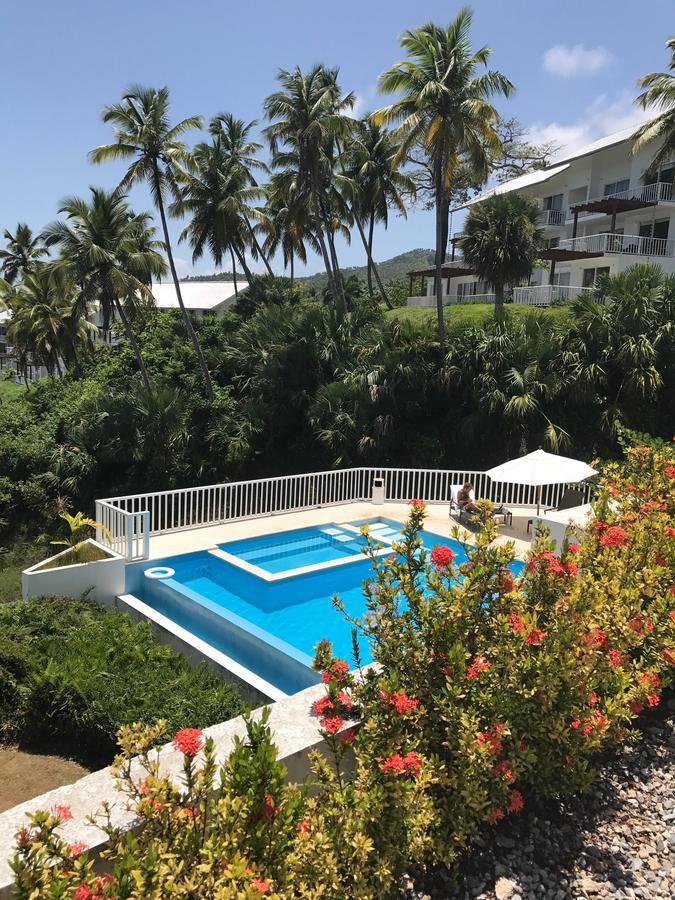 Vista Mare Ocean View Floor Condo, Aparthotel *