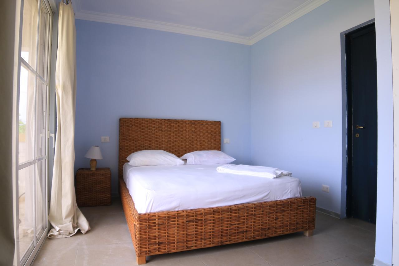 Residencial Las Palmeras De Willy Boca Chica