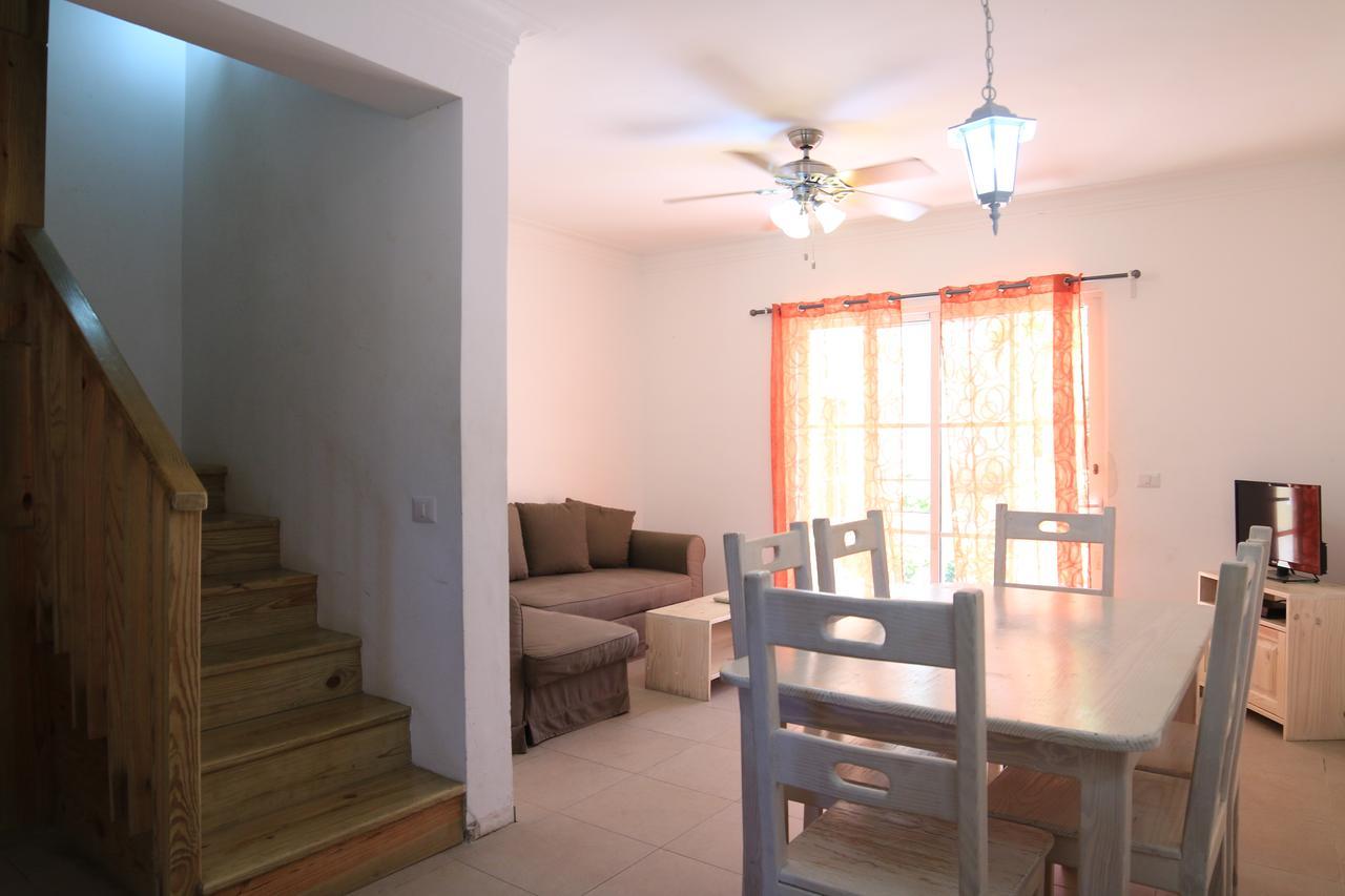 Residencial Las Palmeras De Willy Boca Chica