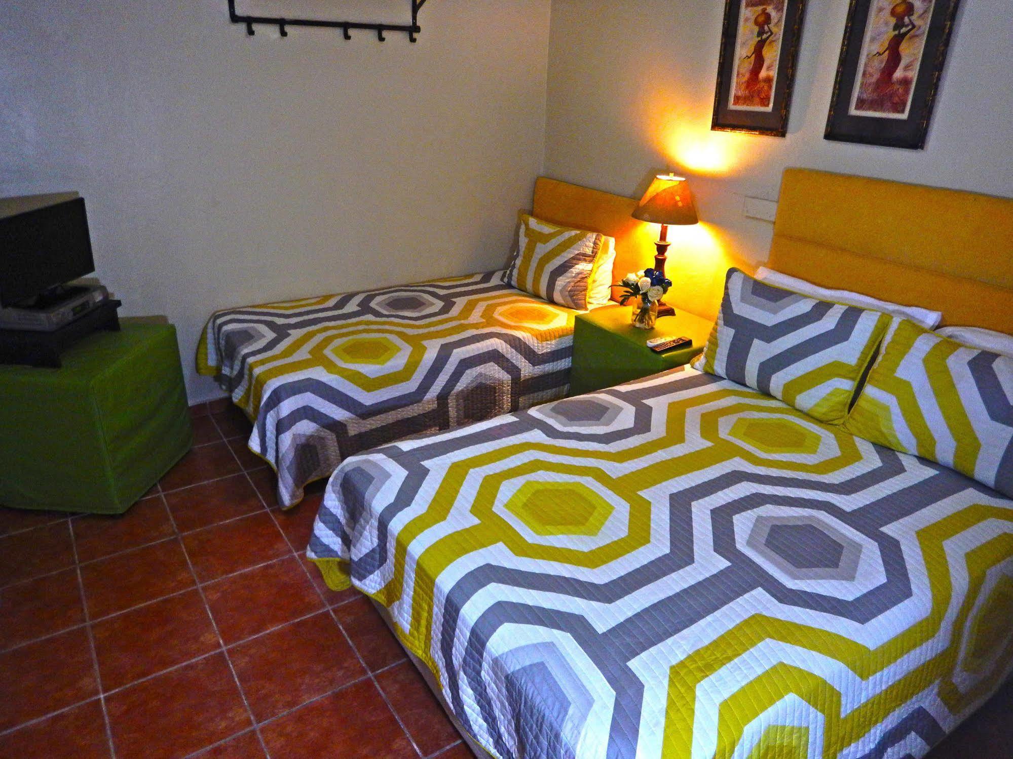 Colonial 3*