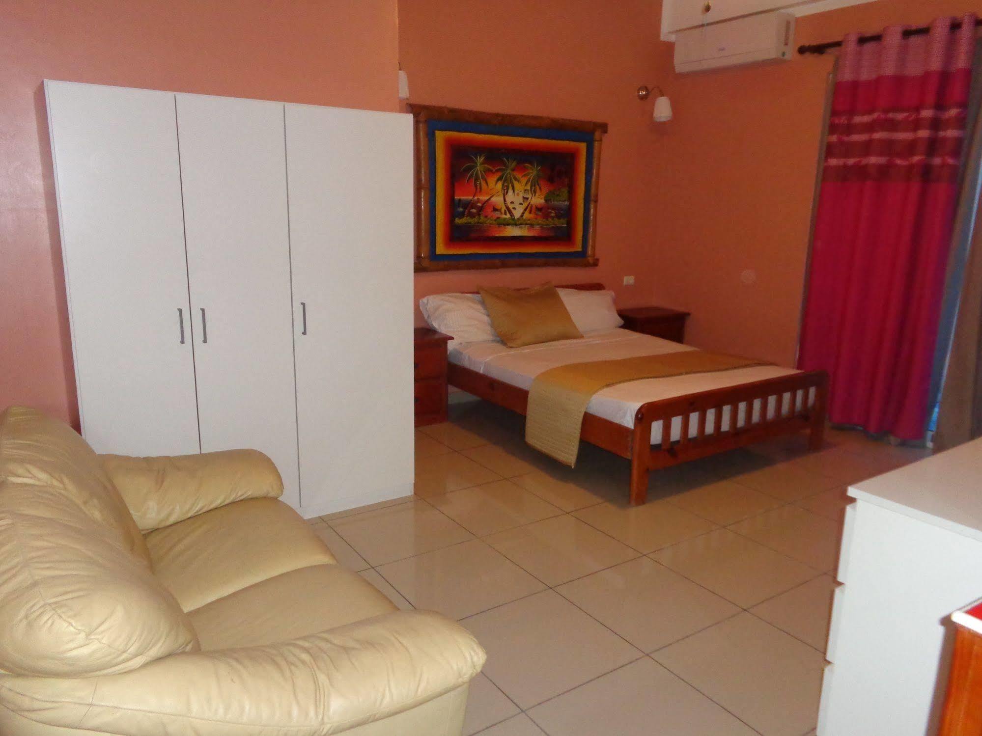 Rig Plaza Venecia Guest house Boca Chica