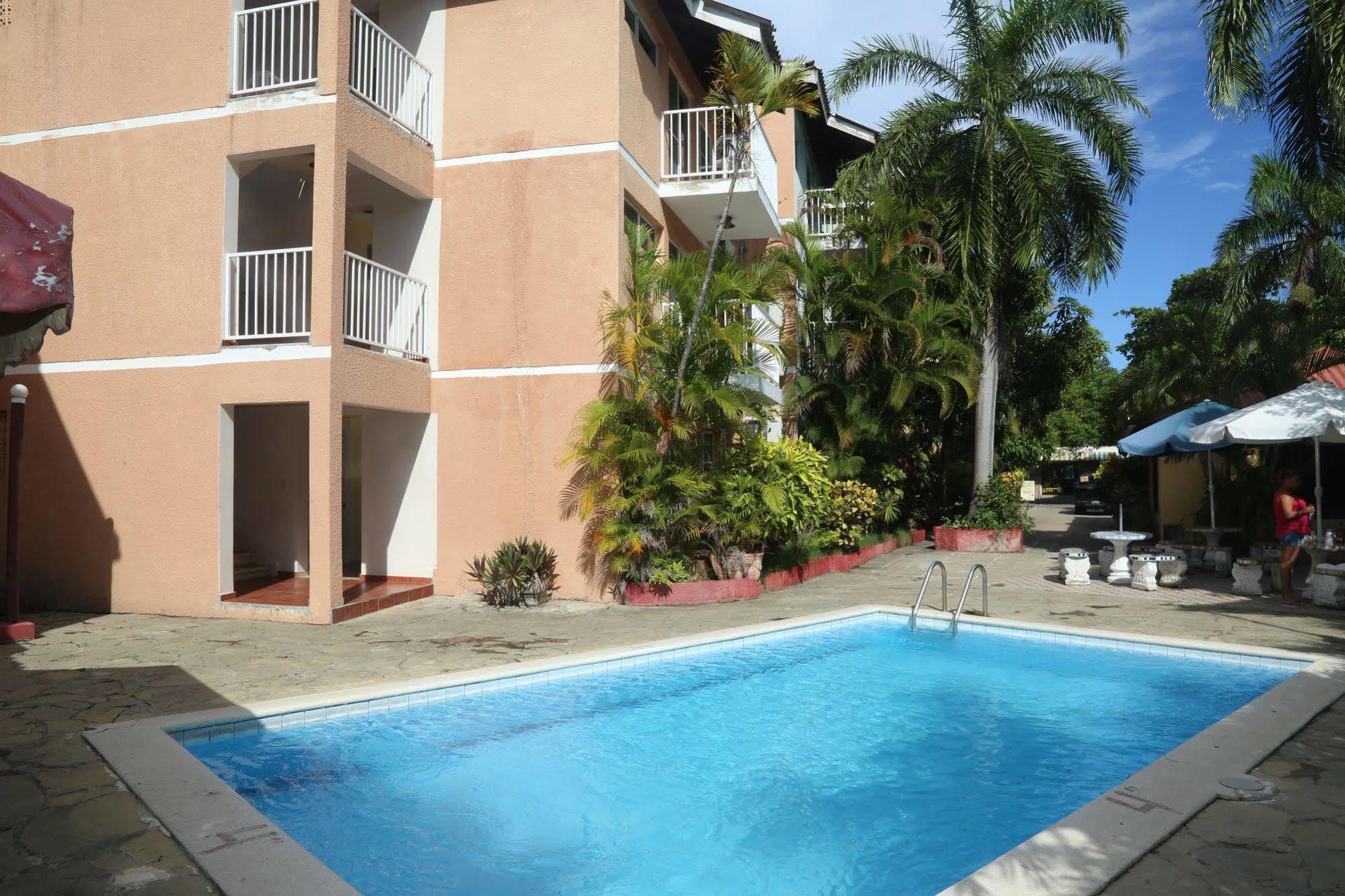 Seabreeze Sosua Hotel 2*