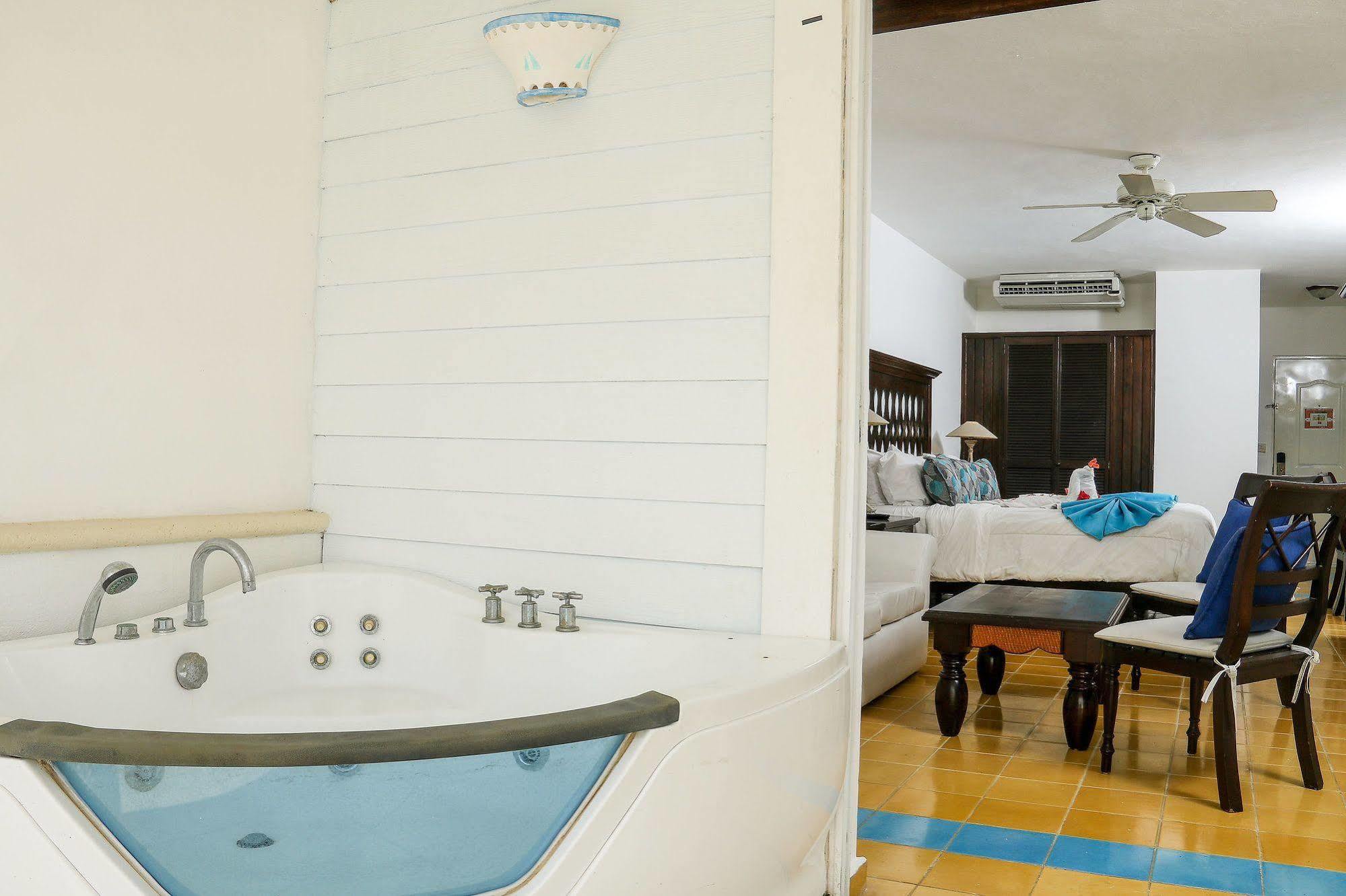 Exxtraordinary - Bellamar 3*