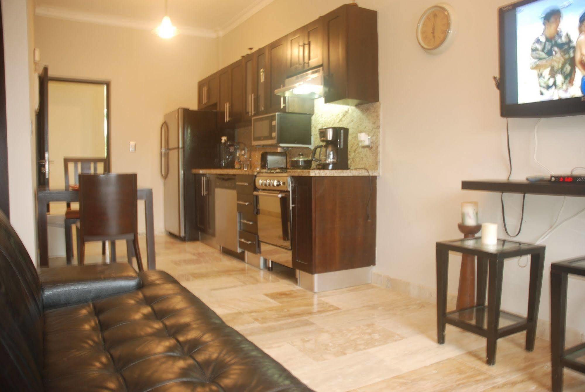 E&J Beach Condo Apartment *