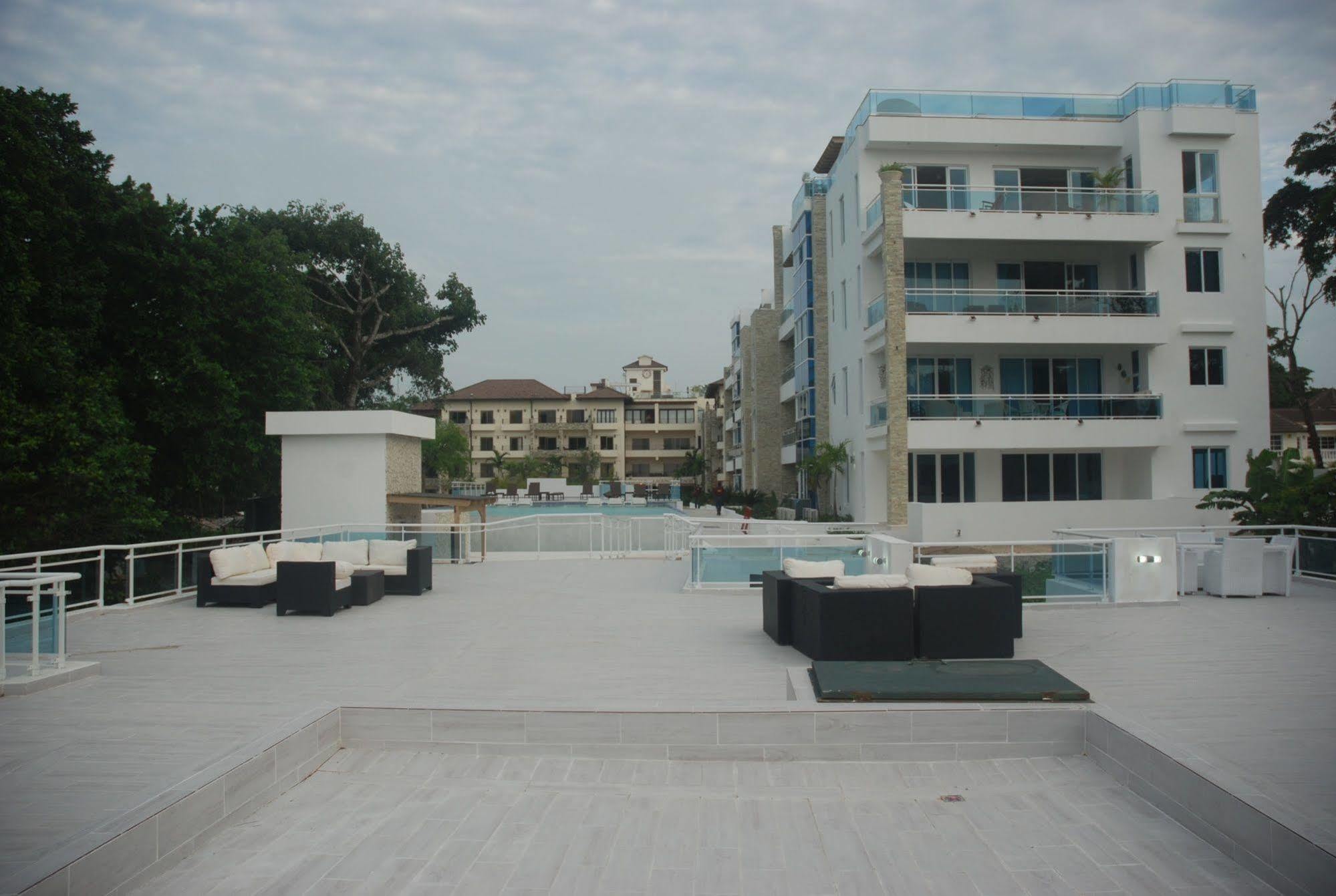 E&J Beach Condo *
