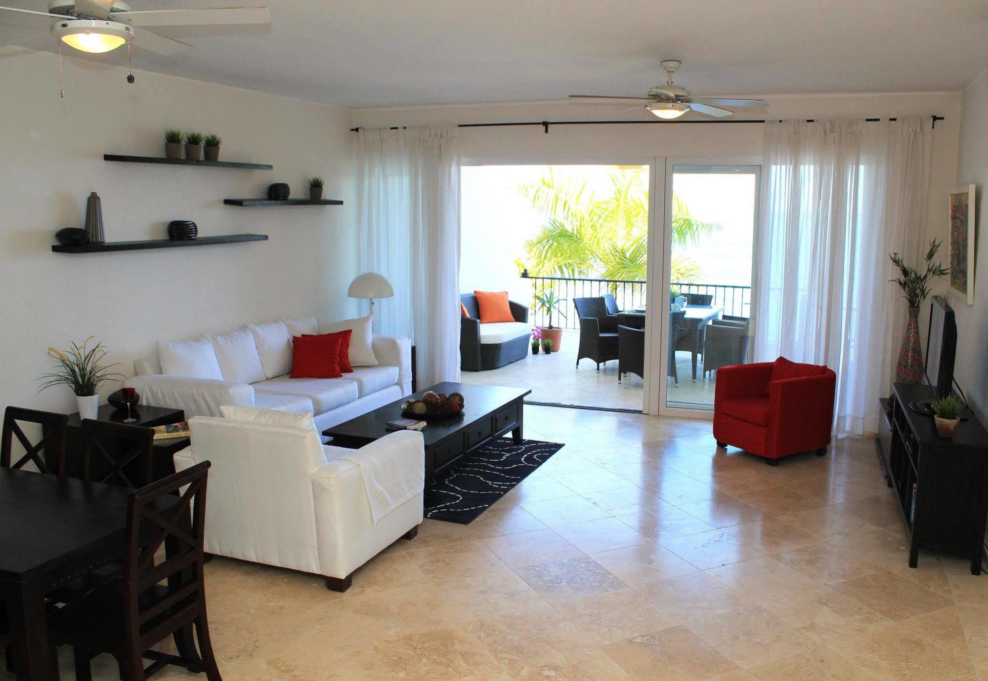 Beach Hotel *