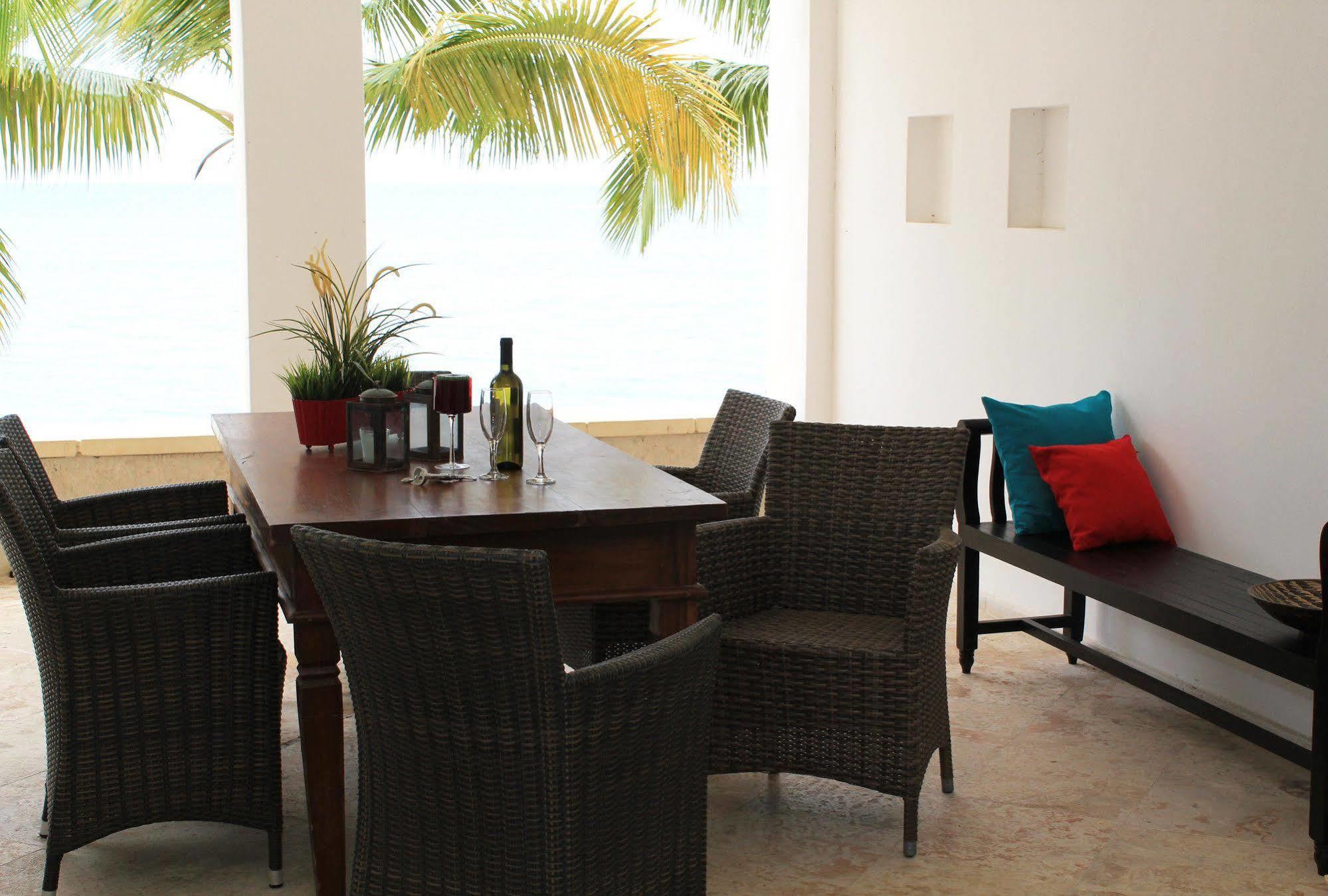 Beach Hotel *