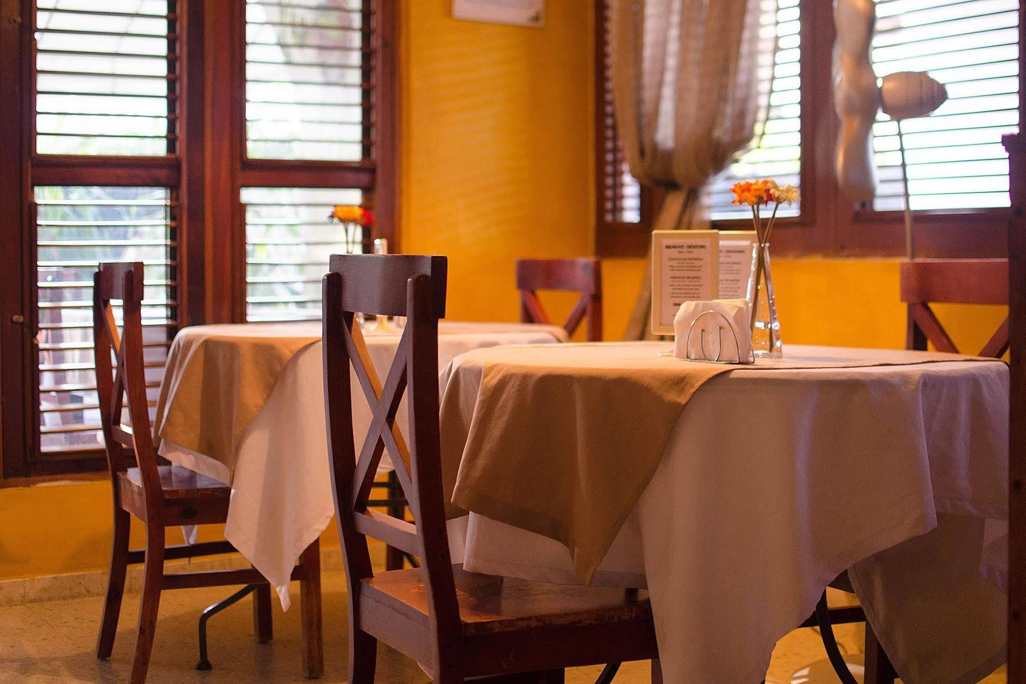 Via Emilia B&B Restaurante Bed & Breakfast 3*