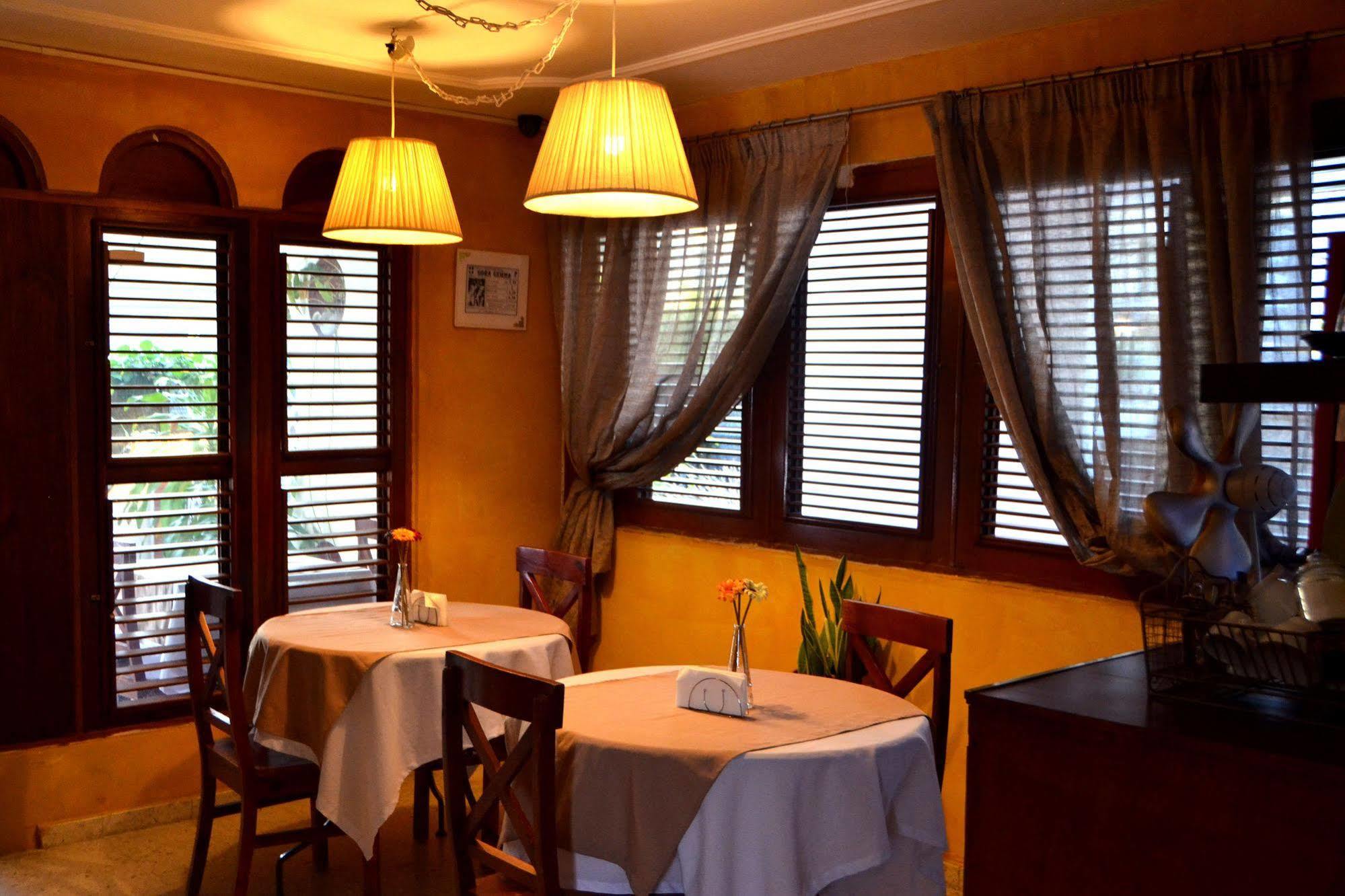 Via Emilia B&B Restaurante Bed & Breakfast Santiago De Los Caballeros