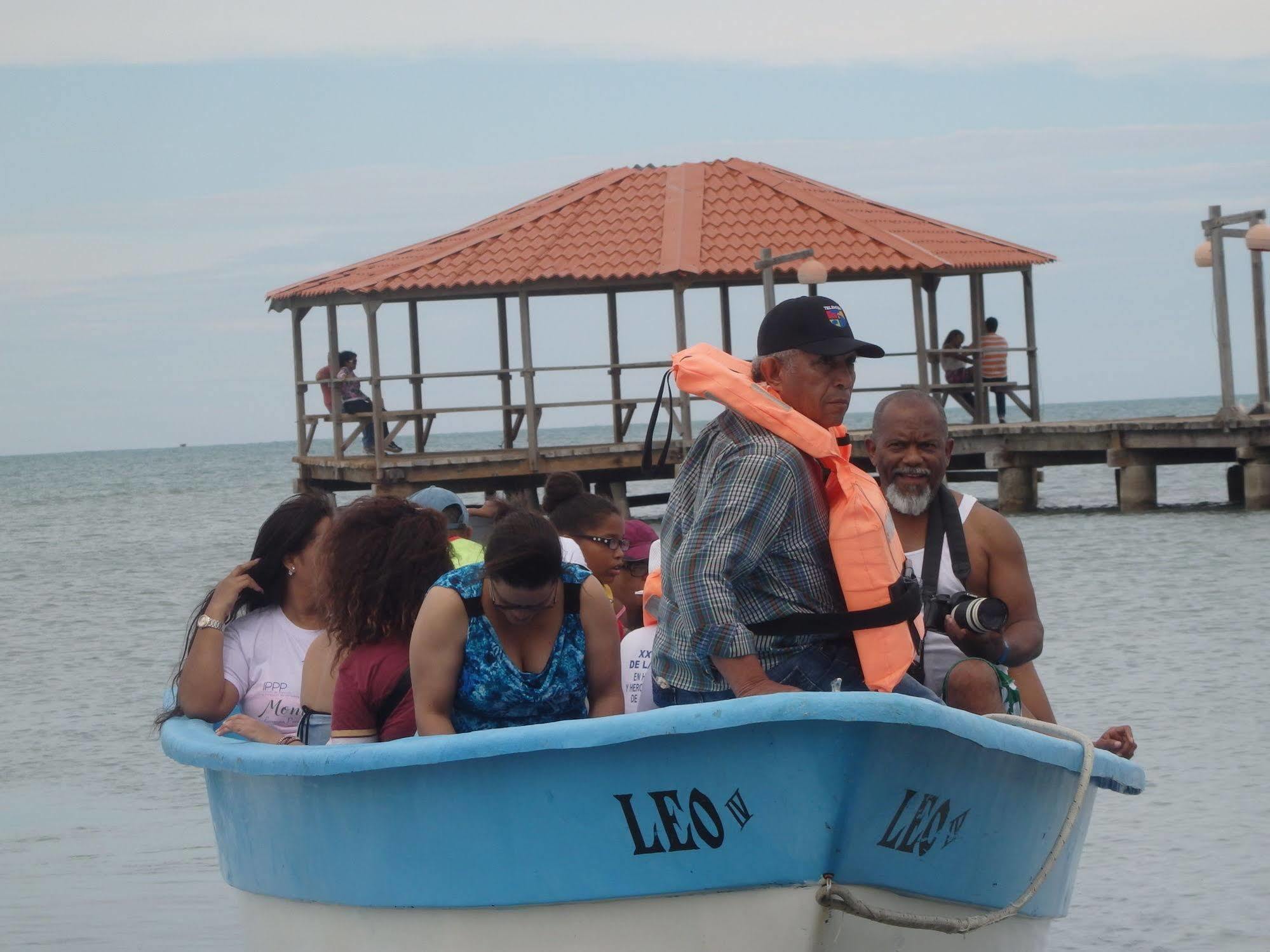 Marina Del Mar Restaurante San Fernando de Monte Cristi